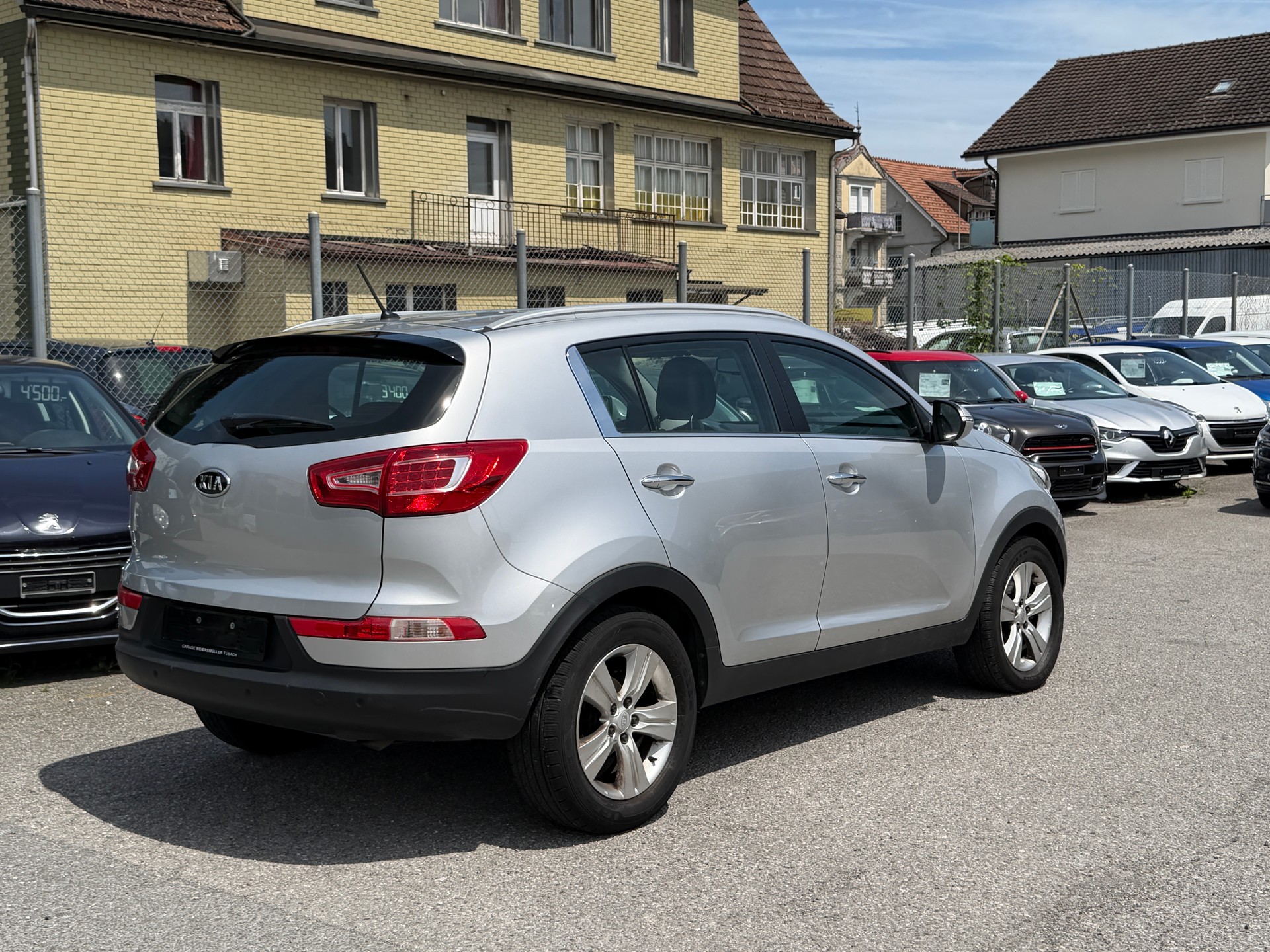 KIA Sportage 2.0 Style 2WD Automatic-image-13