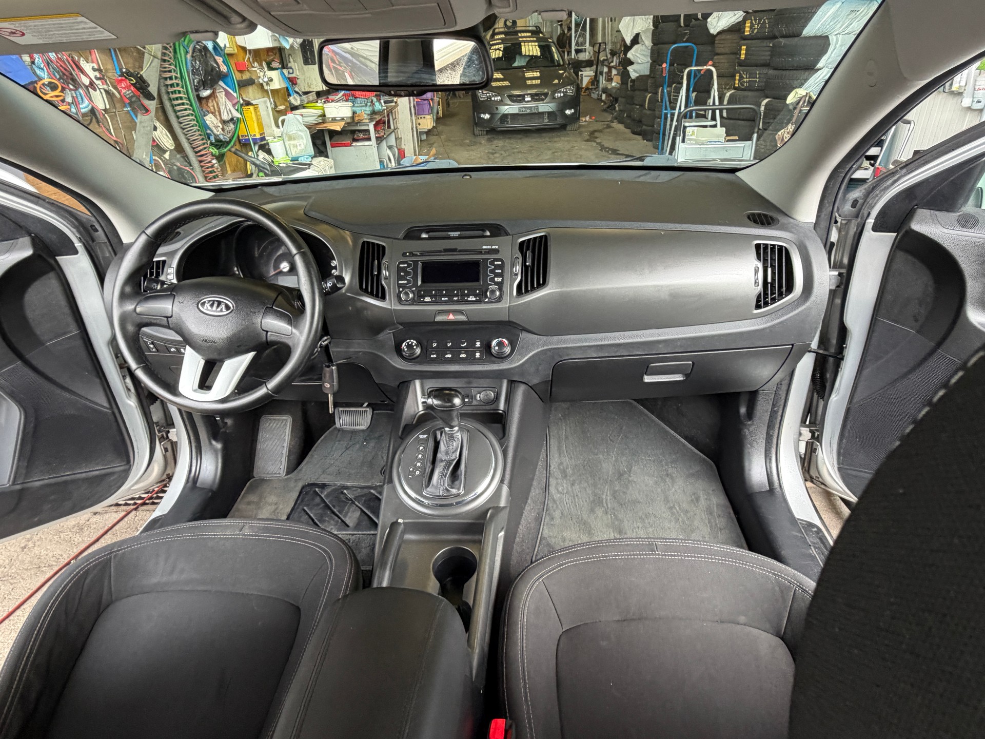 KIA Sportage 2.0 Style 2WD Automatic-image-8