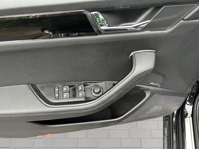 SKODA Superb Combi 2.0 TDi L&K 4x4 DSG-image-12