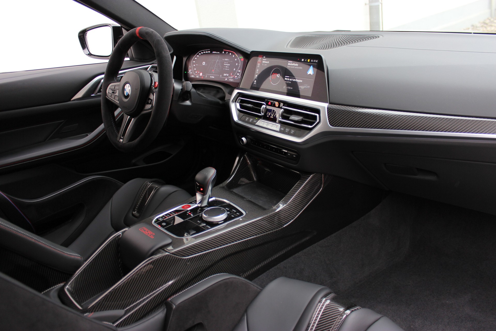 BMW M4 CSL *Frozen Brooklyn Grey Metallic*-image-9