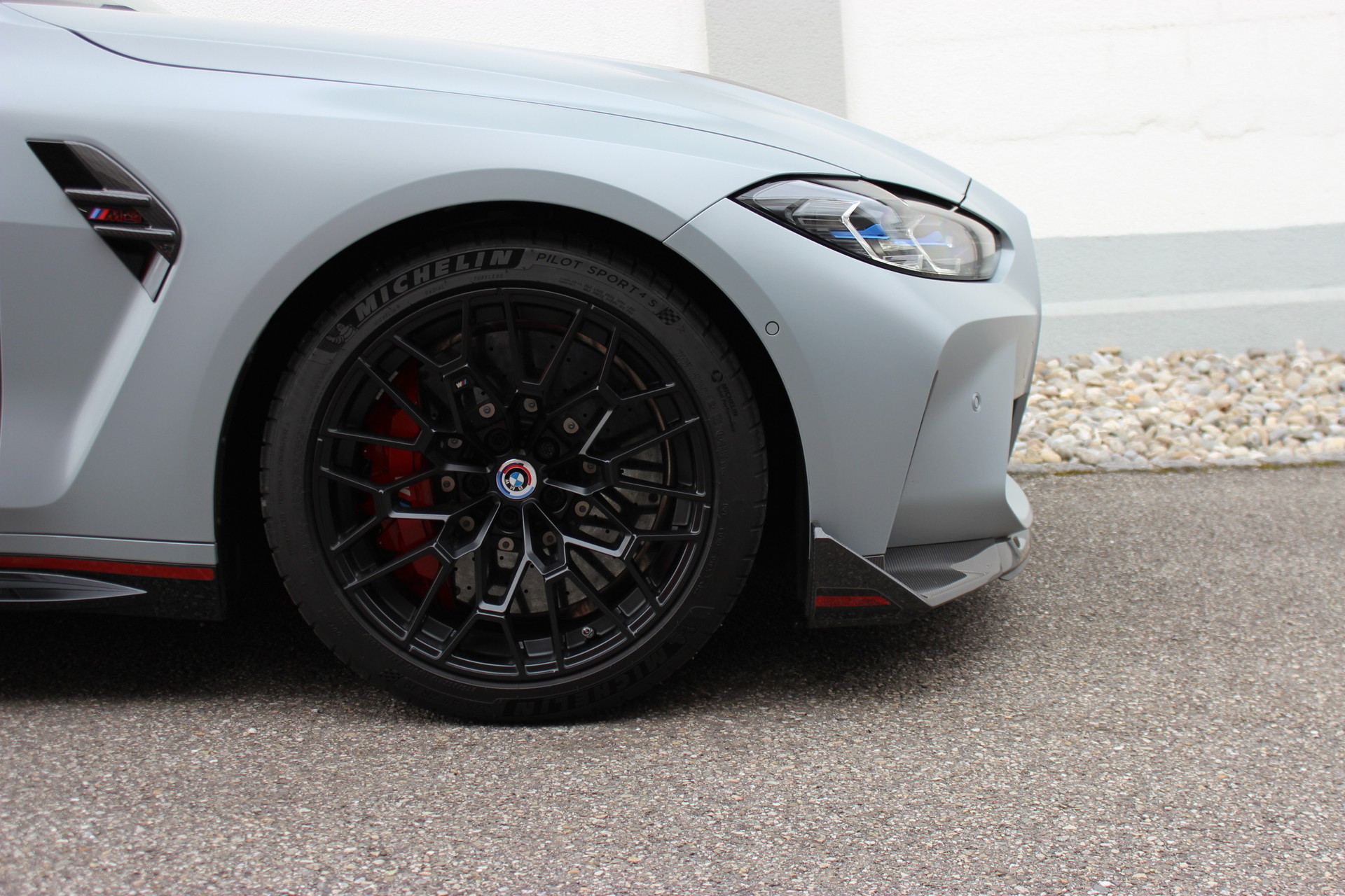 BMW M4 CSL *Frozen Brooklyn Grey Metallic*-image-6