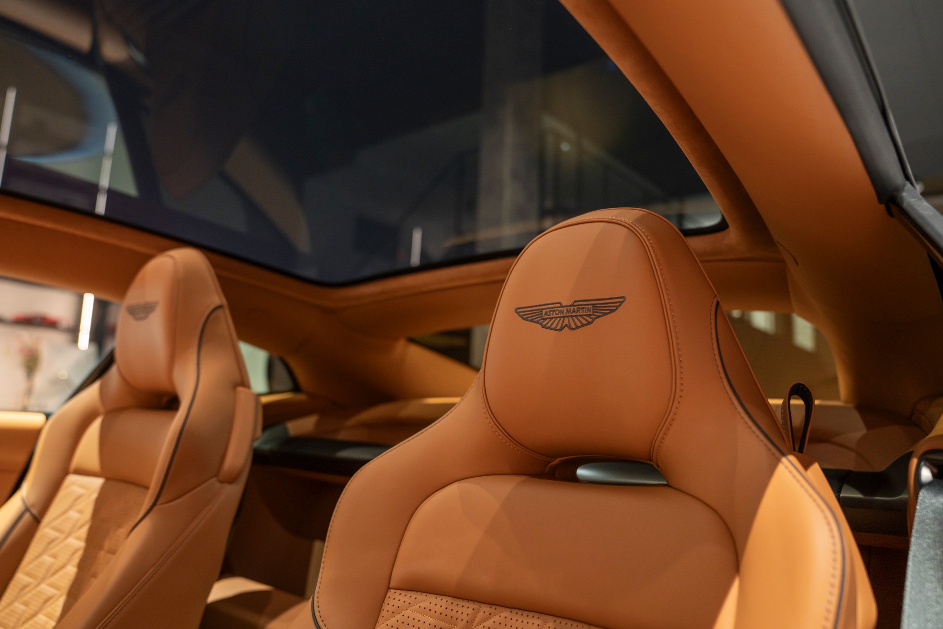 ASTON MARTIN Vanquish 5.2 V12 Bi-Turbo-image-19