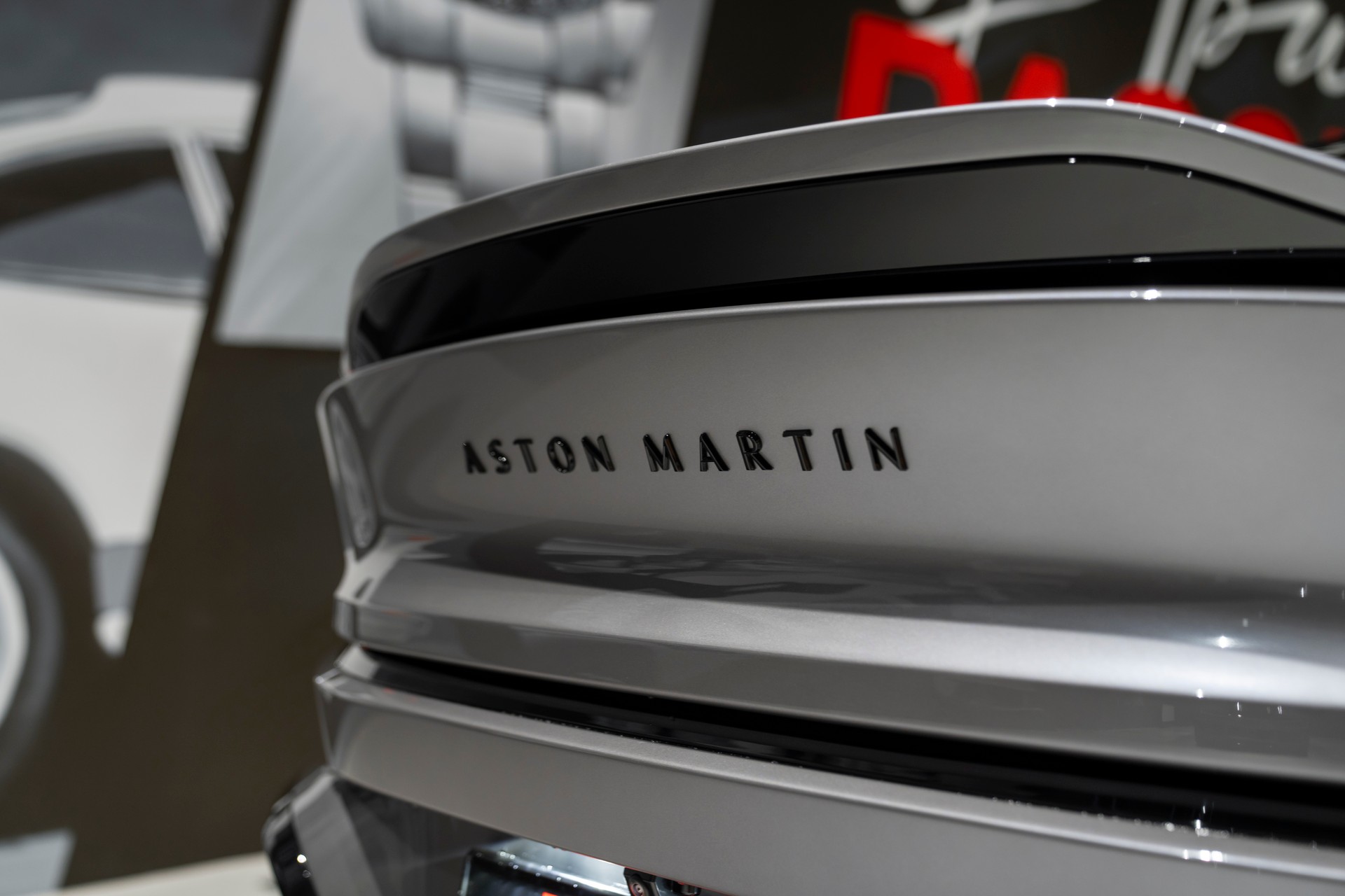 ASTON MARTIN Vanquish 5.2 V12 Bi-Turbo-image-9