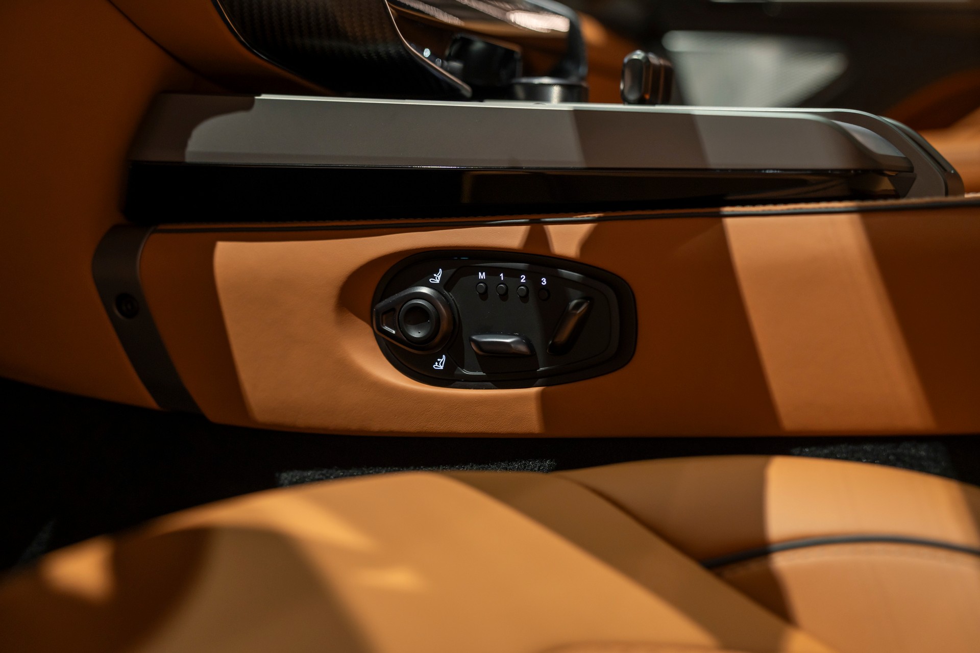 ASTON MARTIN Vanquish 5.2 V12 Bi-Turbo-image-18