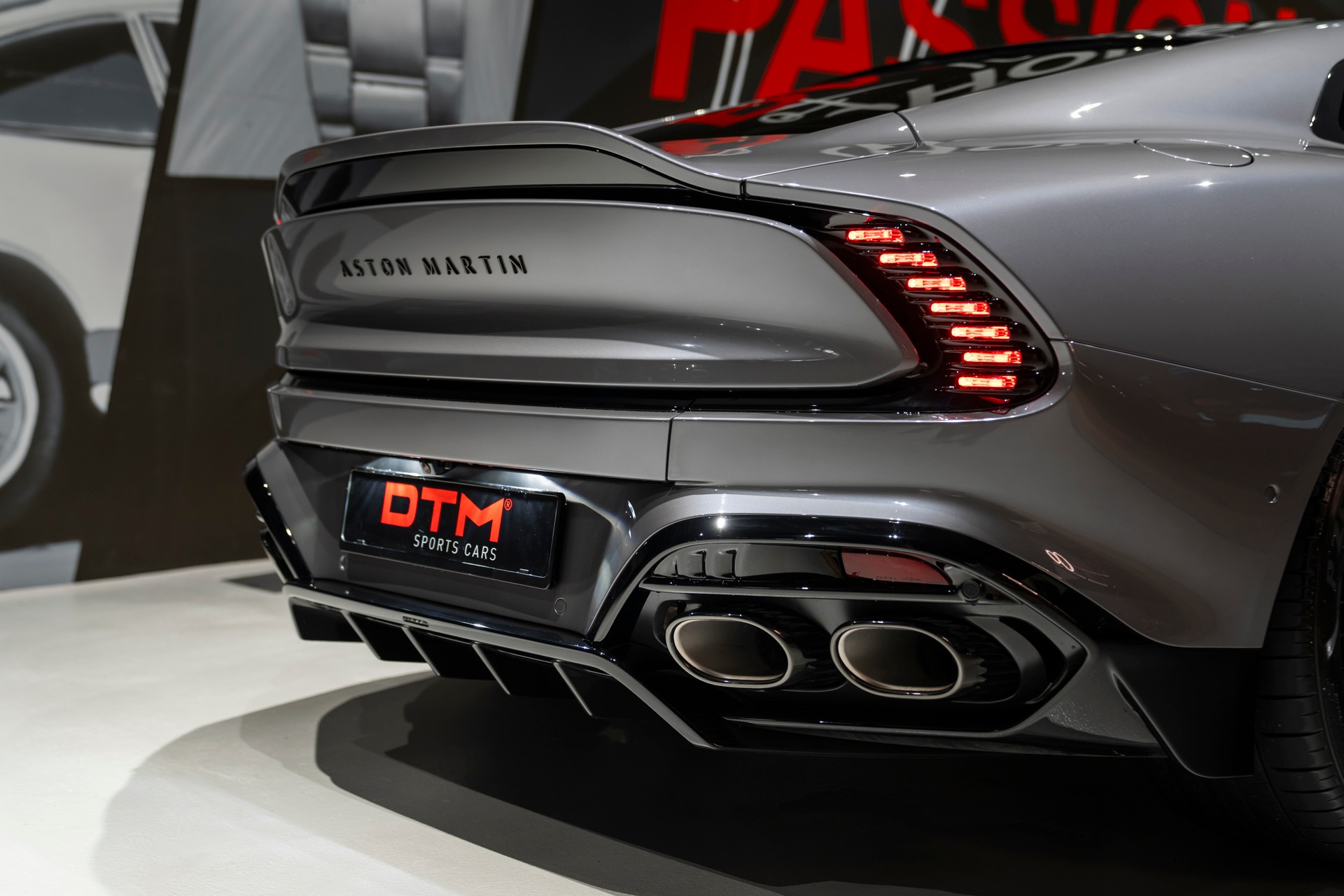 ASTON MARTIN Vanquish 5.2 V12 Bi-Turbo-image-8