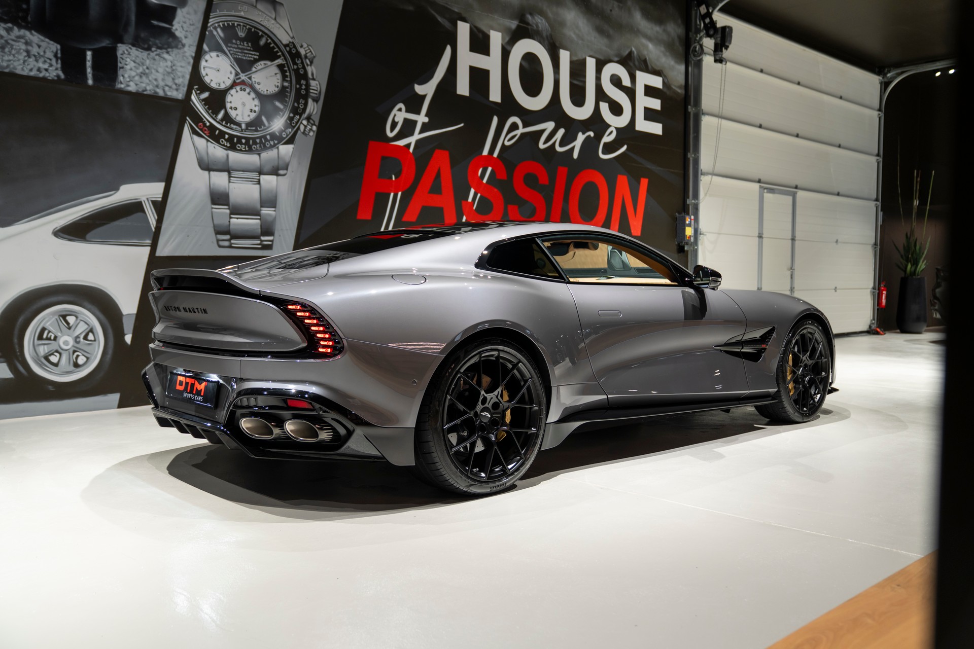 ASTON MARTIN Vanquish 5.2 V12 Bi-Turbo-image-3