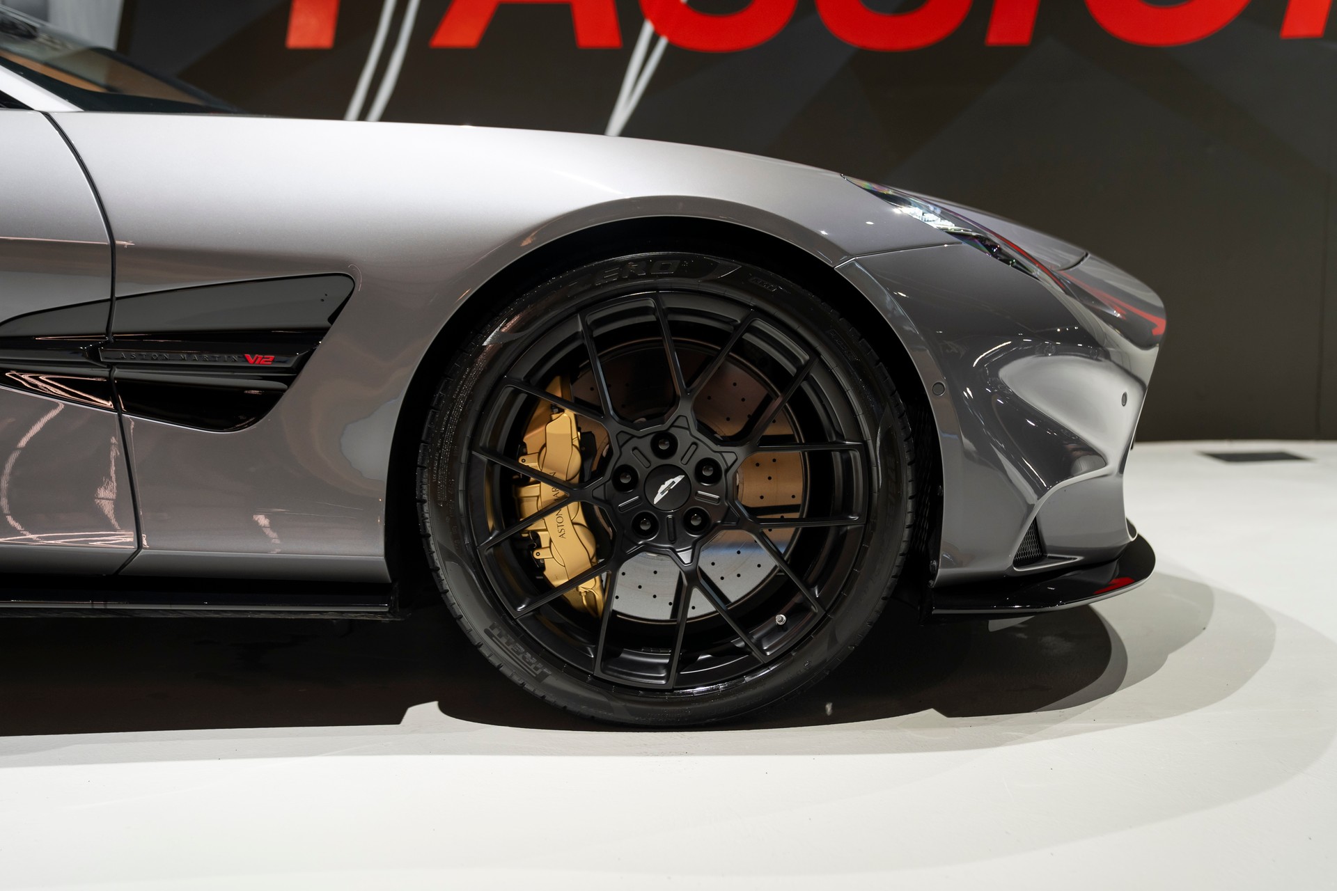 ASTON MARTIN Vanquish 5.2 V12 Bi-Turbo-image-5