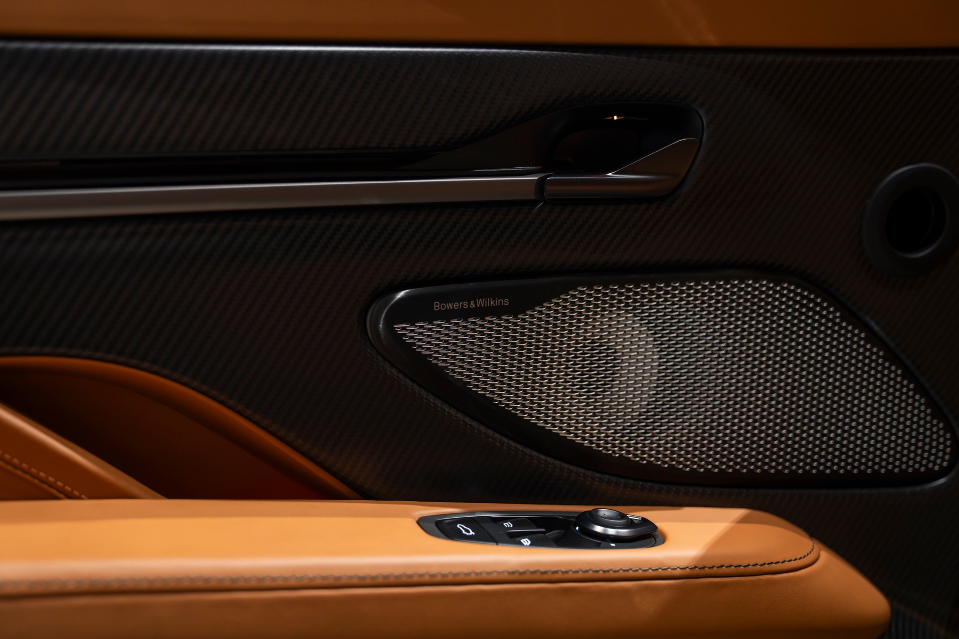 ASTON MARTIN Vanquish 5.2 V12 Bi-Turbo-image-14