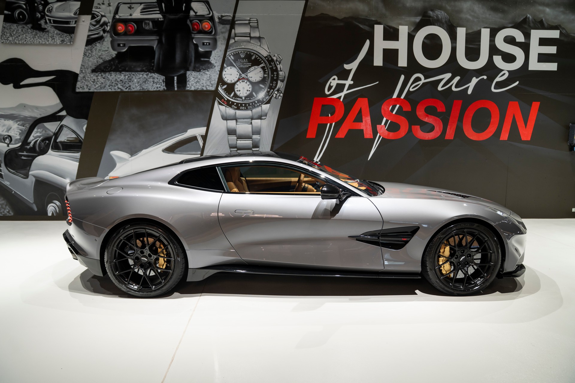 ASTON MARTIN Vanquish 5.2 V12 Bi-Turbo-image-2