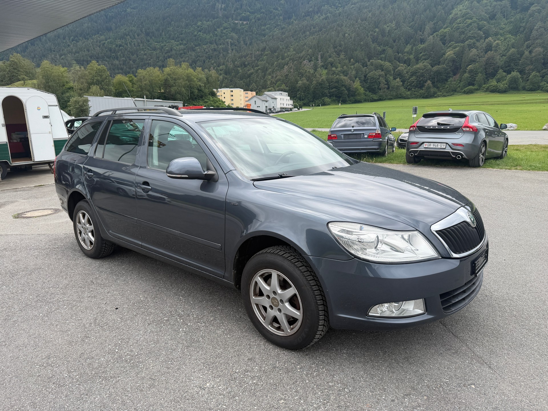 SKODA Octavia Combi 1.8 TSI 50Years 4x4-image-2