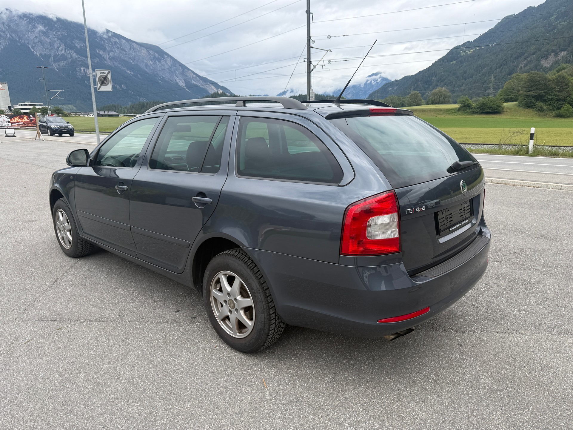 SKODA Octavia Combi 1.8 TSI 50Years 4x4-image-5