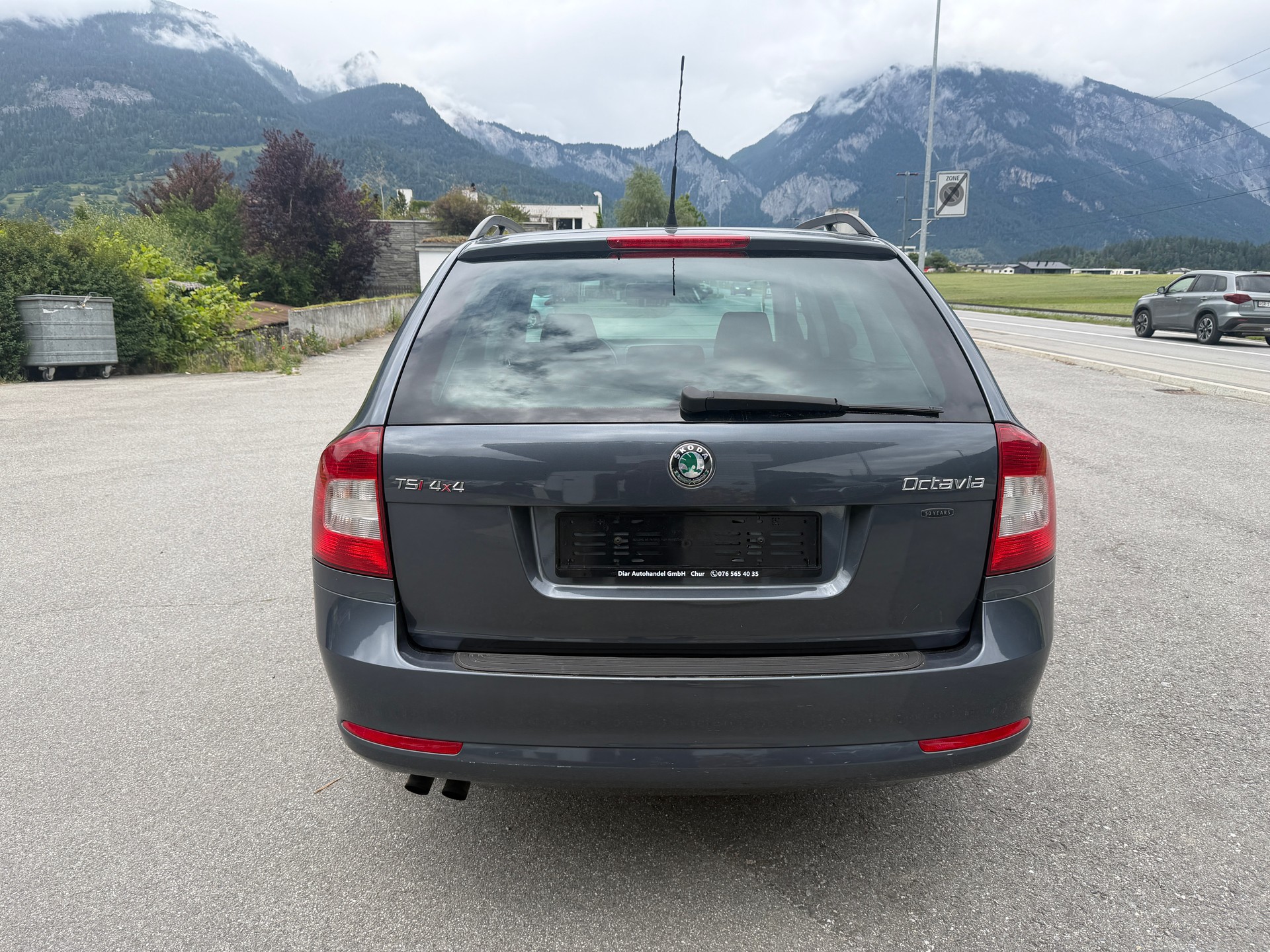 SKODA Octavia Combi 1.8 TSI 50Years 4x4-image-4