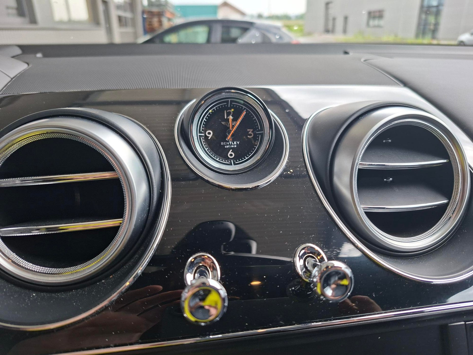 BENTLEY Bentayga W12 Vollausstattung-image-8
