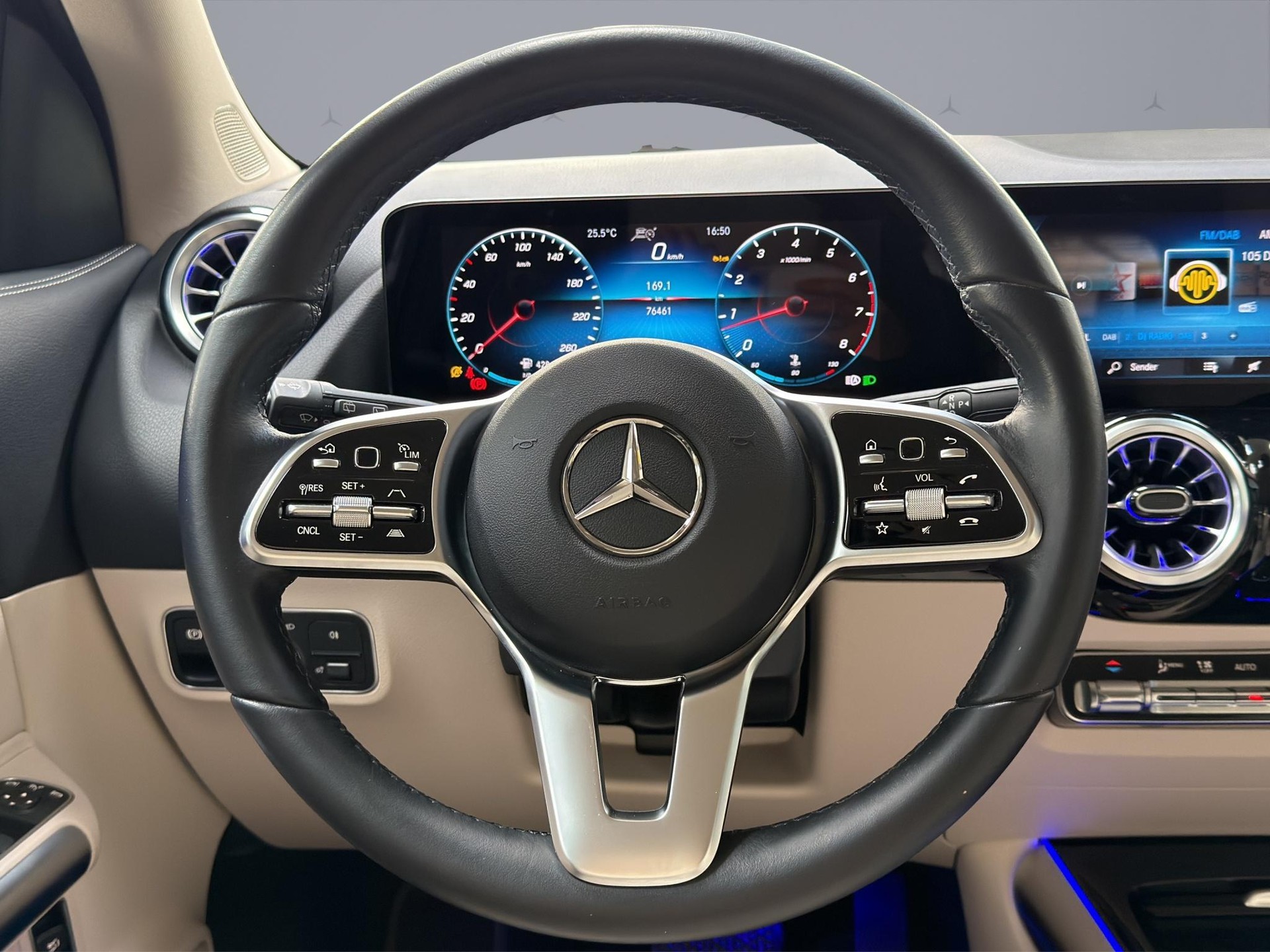 MERCEDES-BENZ GLA 250 Progressive 4matic-image-11