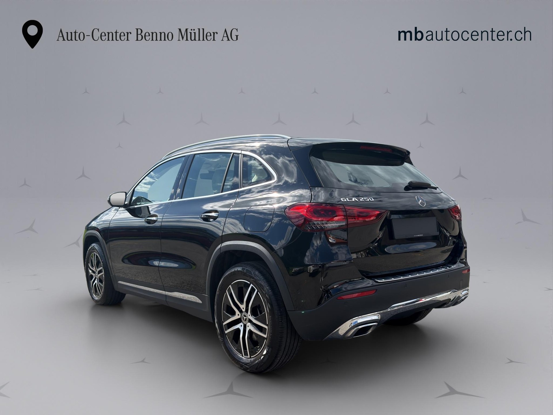 MERCEDES-BENZ GLA 250 Progressive 4matic-image-2