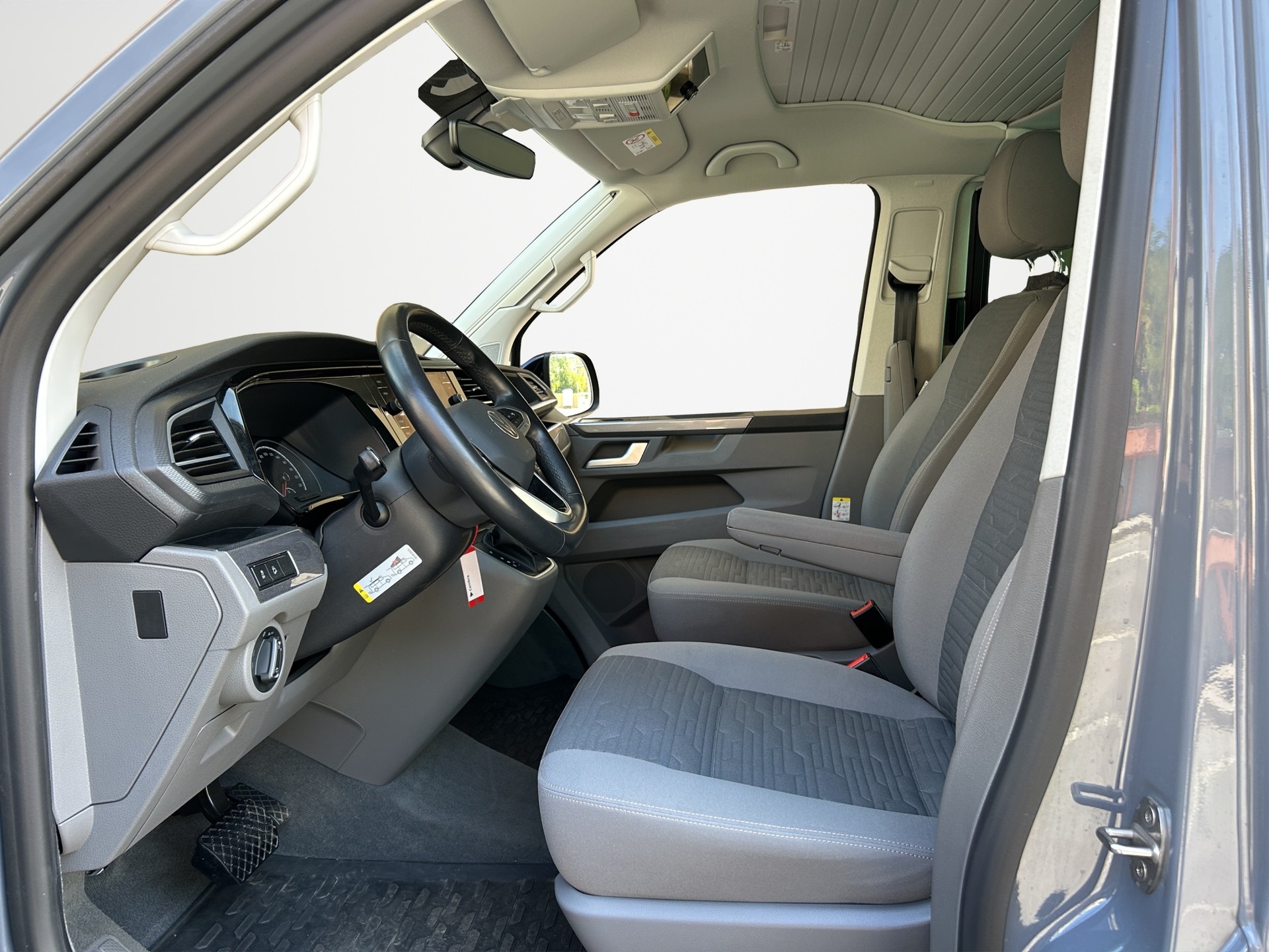 VW T6.1 California 2.0 TDI Ocean Edition Liberty 4Motion DSG-image-2