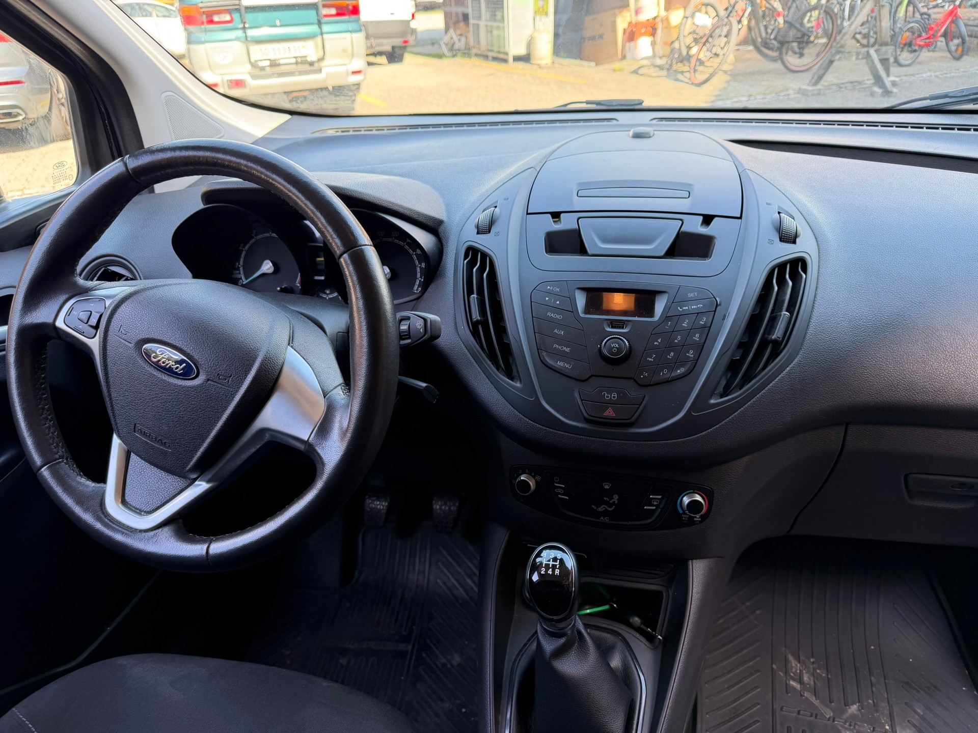 FORD Transit Courier Van 1.0 EcoBoost Ambiente-image-8