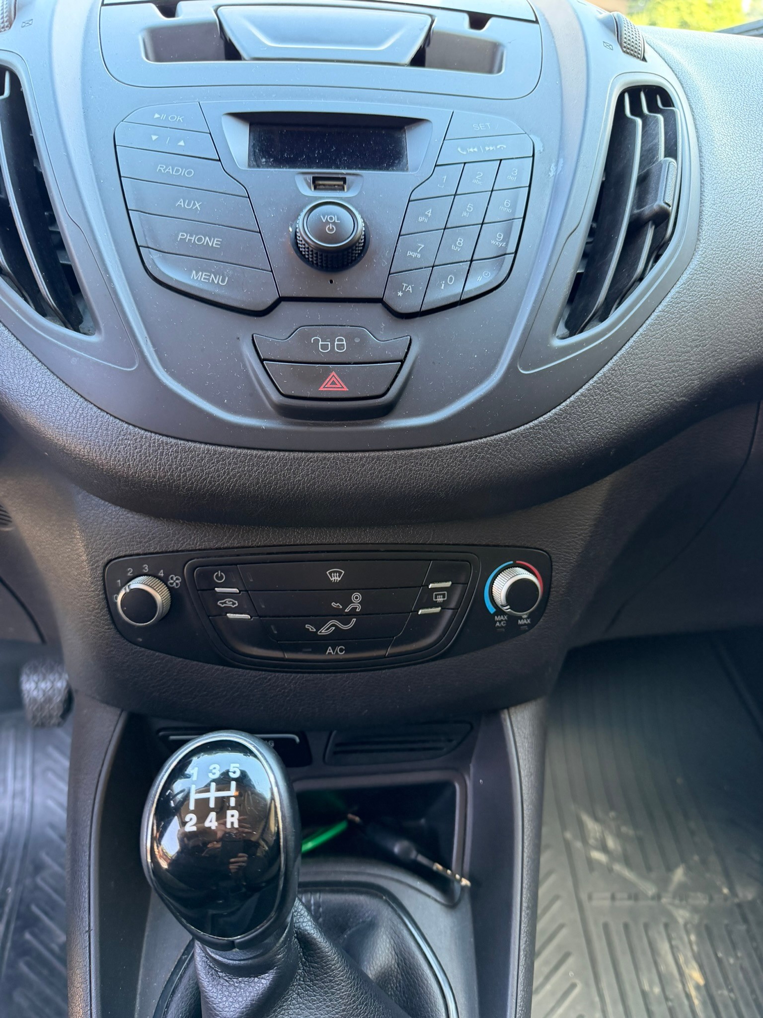 FORD Transit Courier Van 1.0 EcoBoost Ambiente-image-12