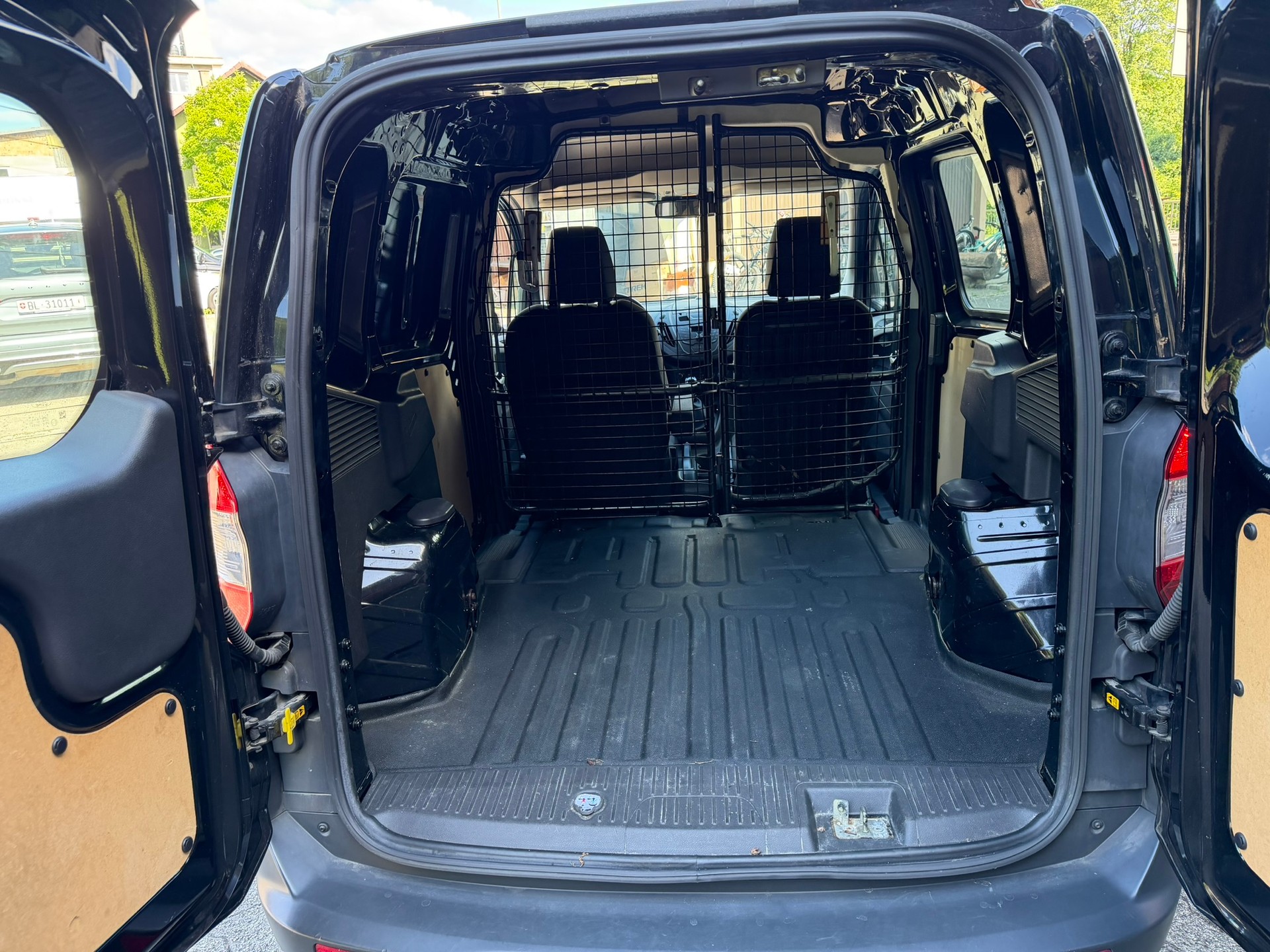 FORD Transit Courier Van 1.0 EcoBoost Ambiente-image-10