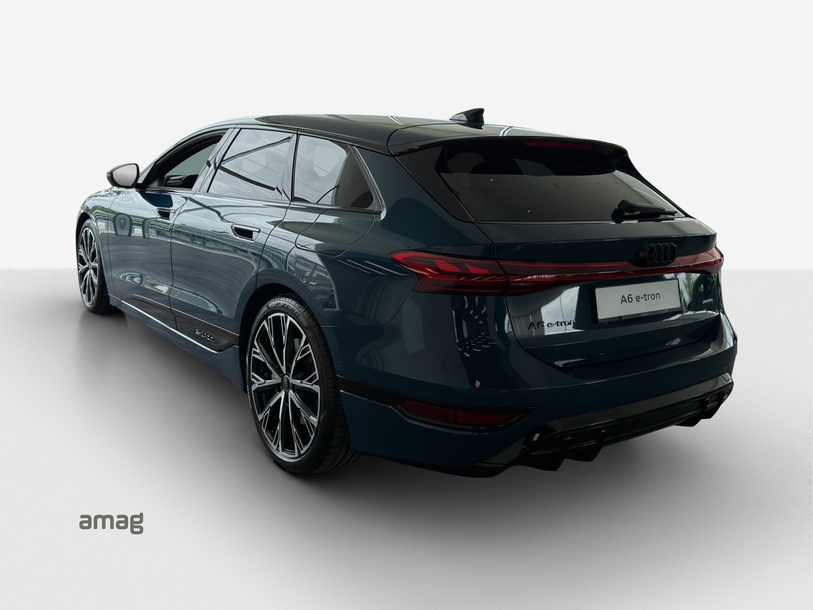 AUDI A6 Avant e-tron quattro-image-2