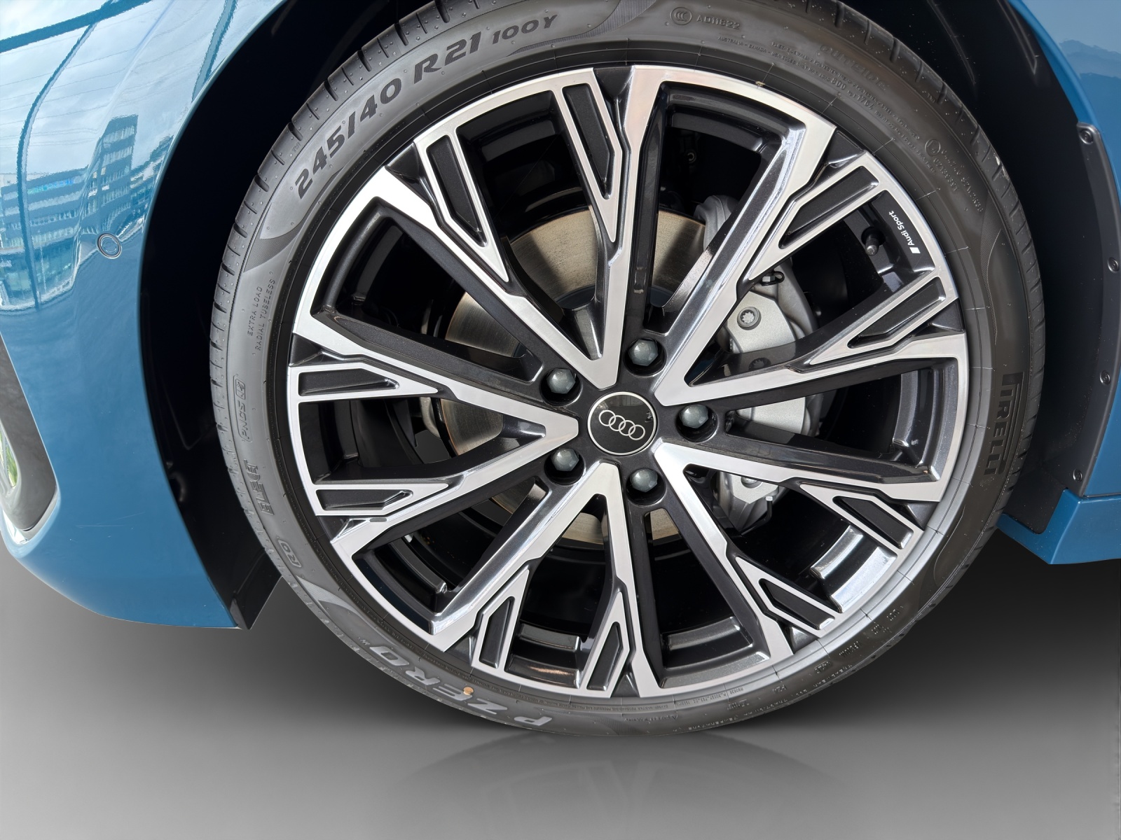 AUDI A6 Avant e-tron quattro-image-15
