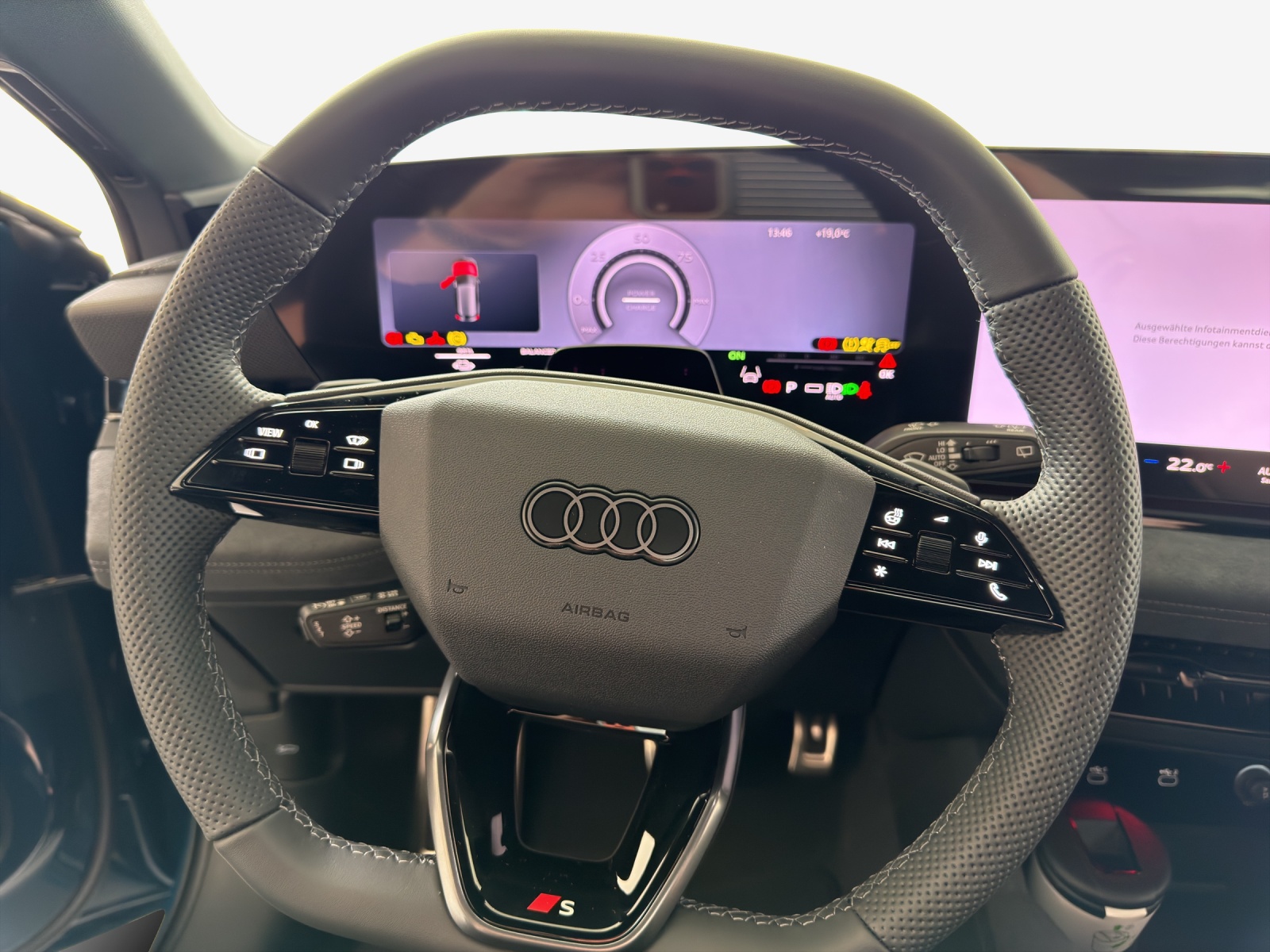AUDI A6 Avant e-tron quattro-image-9