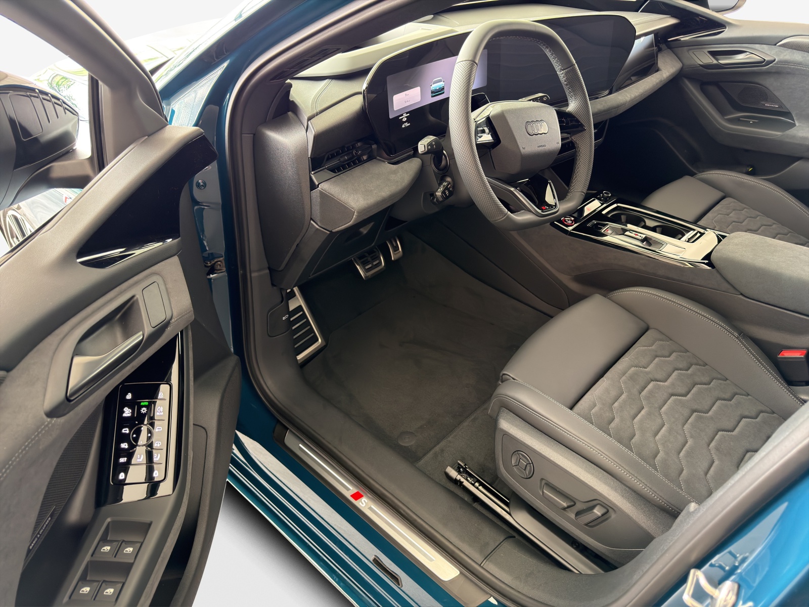 AUDI A6 Avant e-tron quattro-image-13