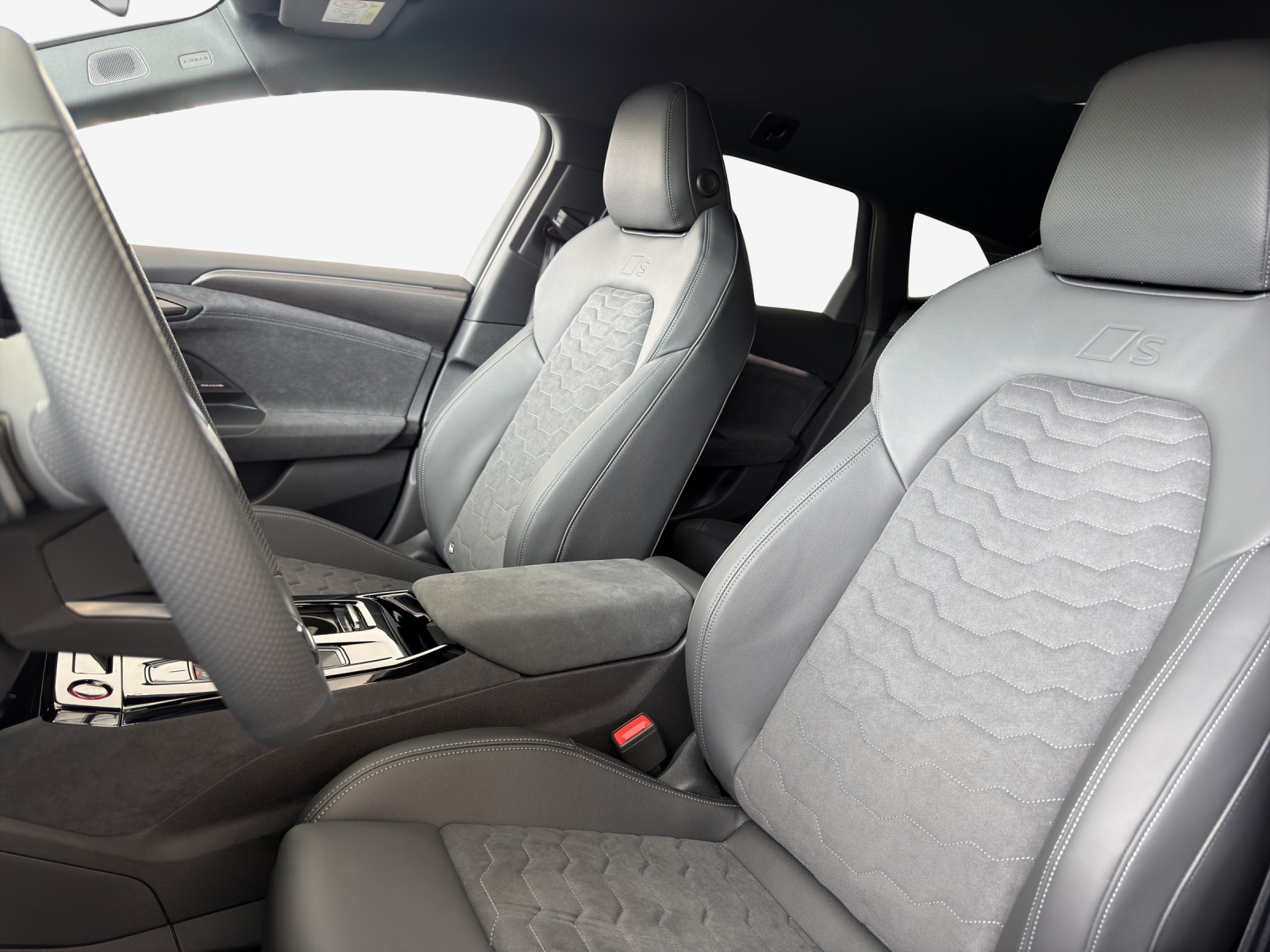 AUDI A6 Avant e-tron quattro-image-14