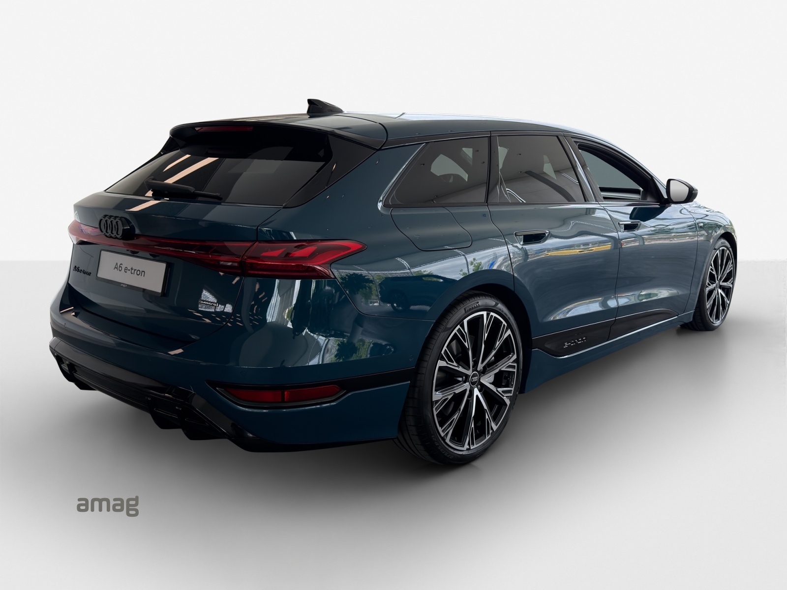 AUDI A6 Avant e-tron quattro-image-4