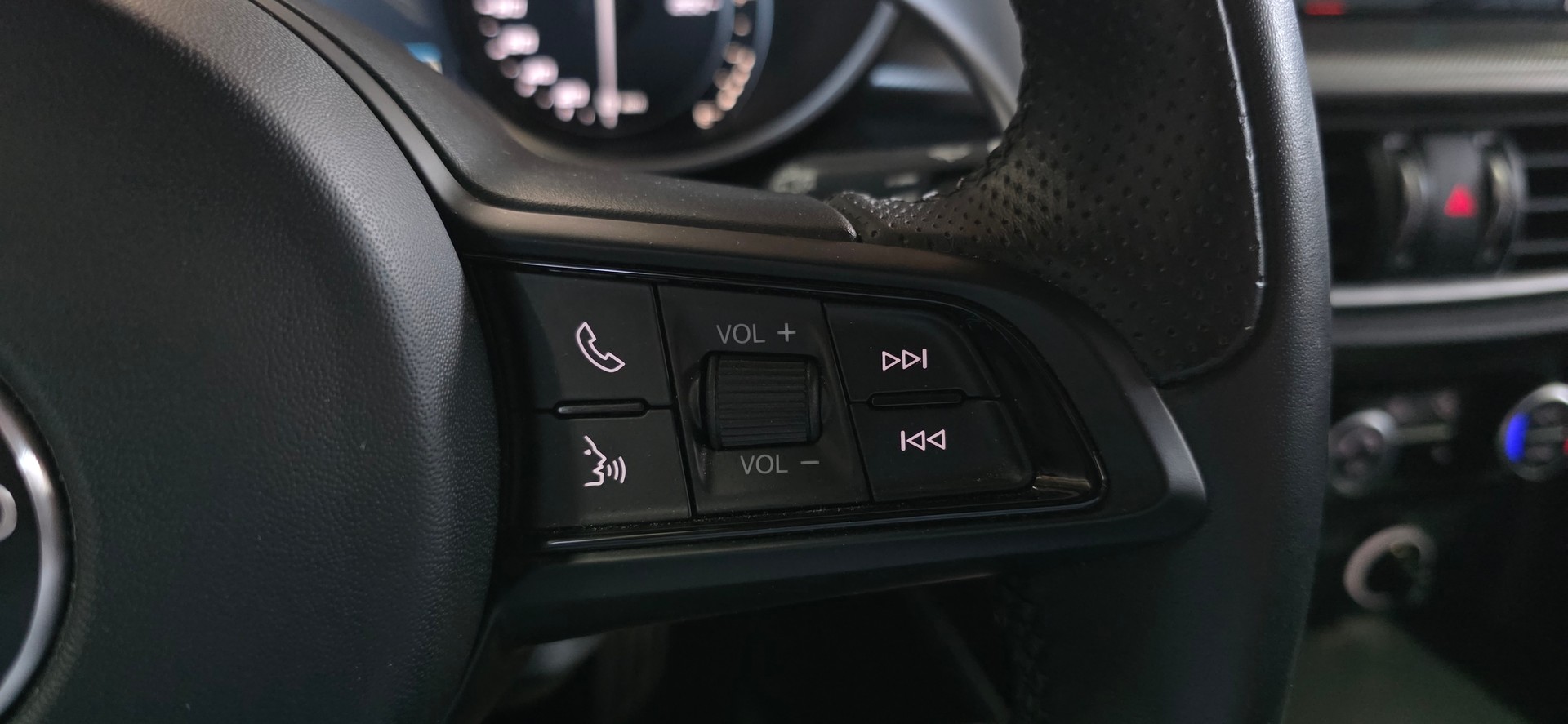 ALFA ROMEO Stelvio 2.0 Veloce Q4 Automatic-image-13