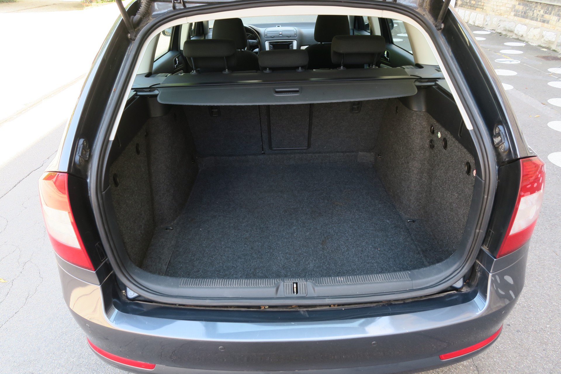 SKODA 1.6 TDI Ambiente-image-4