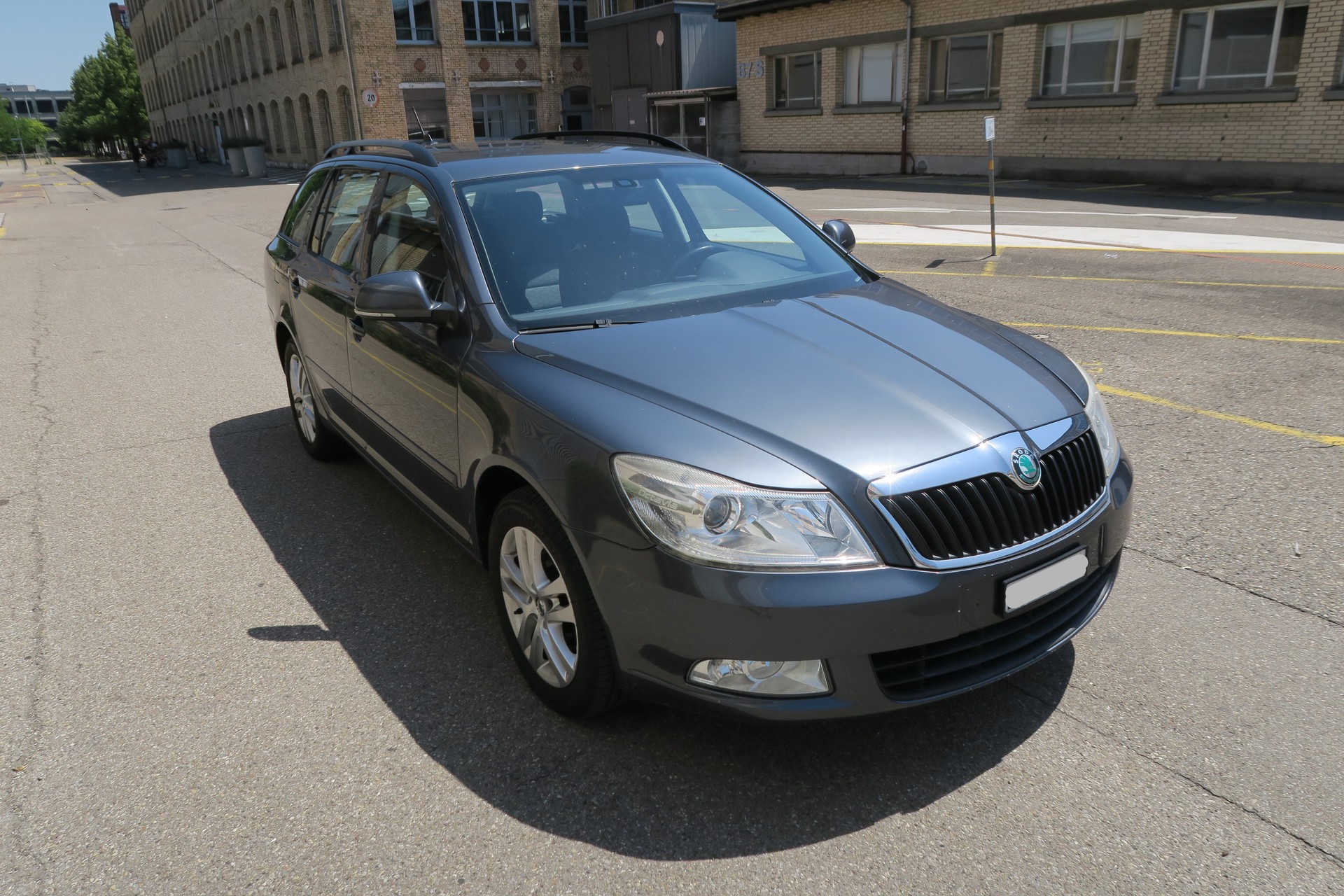 SKODA 1.6 TDI Ambiente-image-0