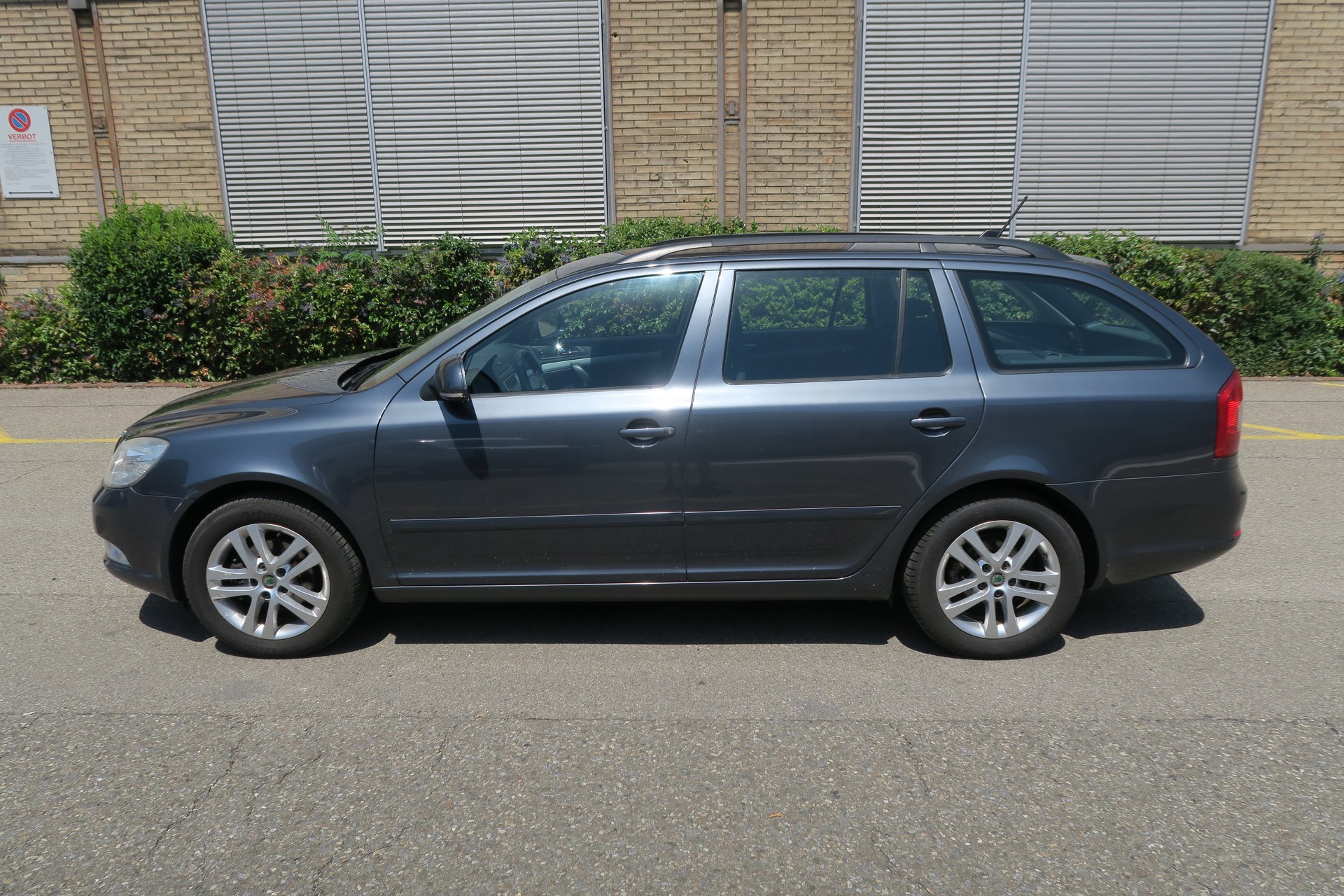 SKODA 1.6 TDI Ambiente-image-1