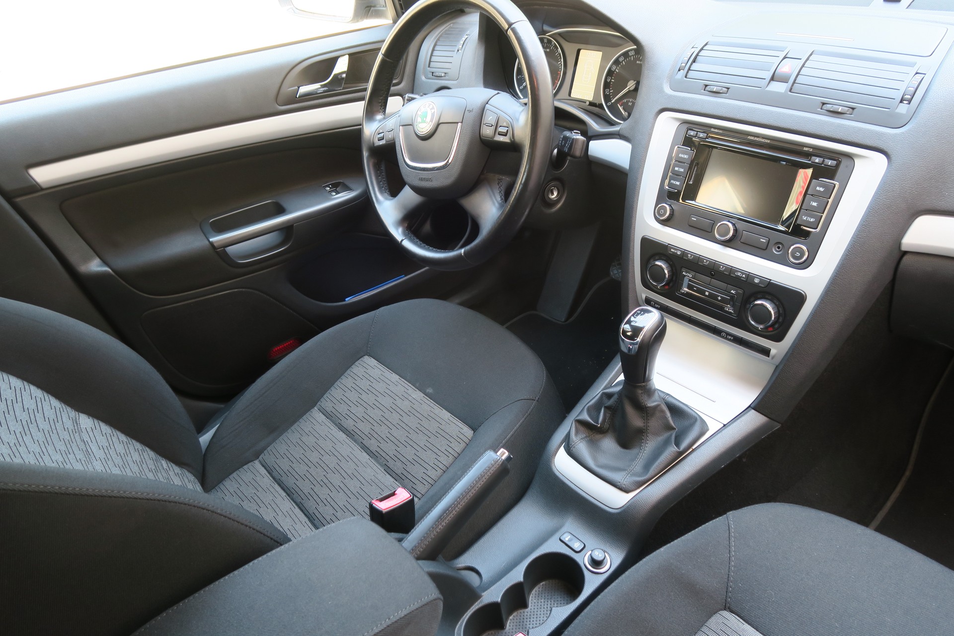 SKODA 1.6 TDI Ambiente-image-2