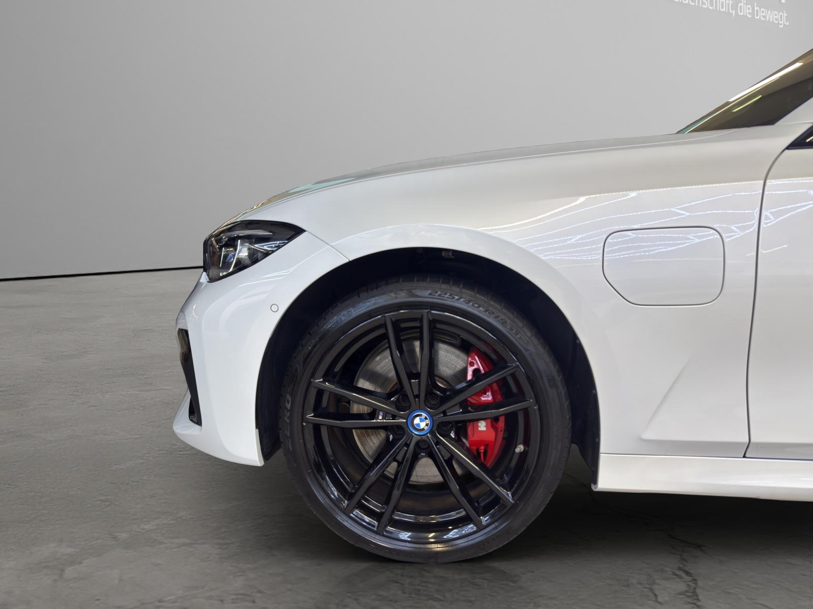 BMW 330e xDrive Touring M-SportPaket-image-19