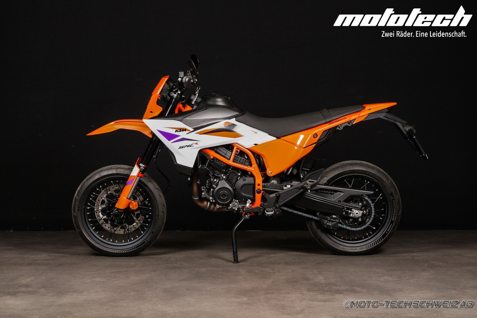 KTM 390 SMC R-showroom-element-3