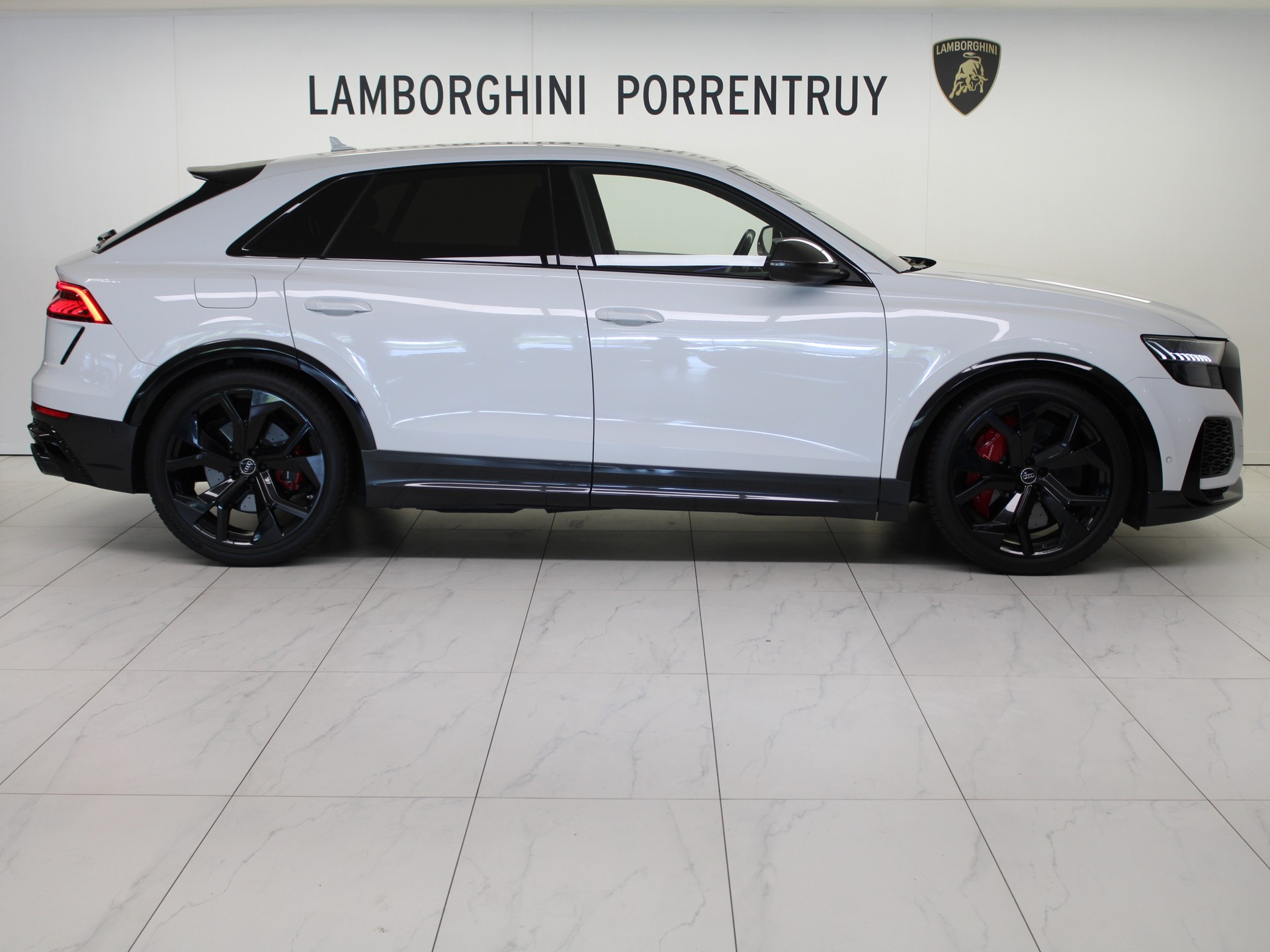 AUDI RSQ8 quattro tiptronic-image-1