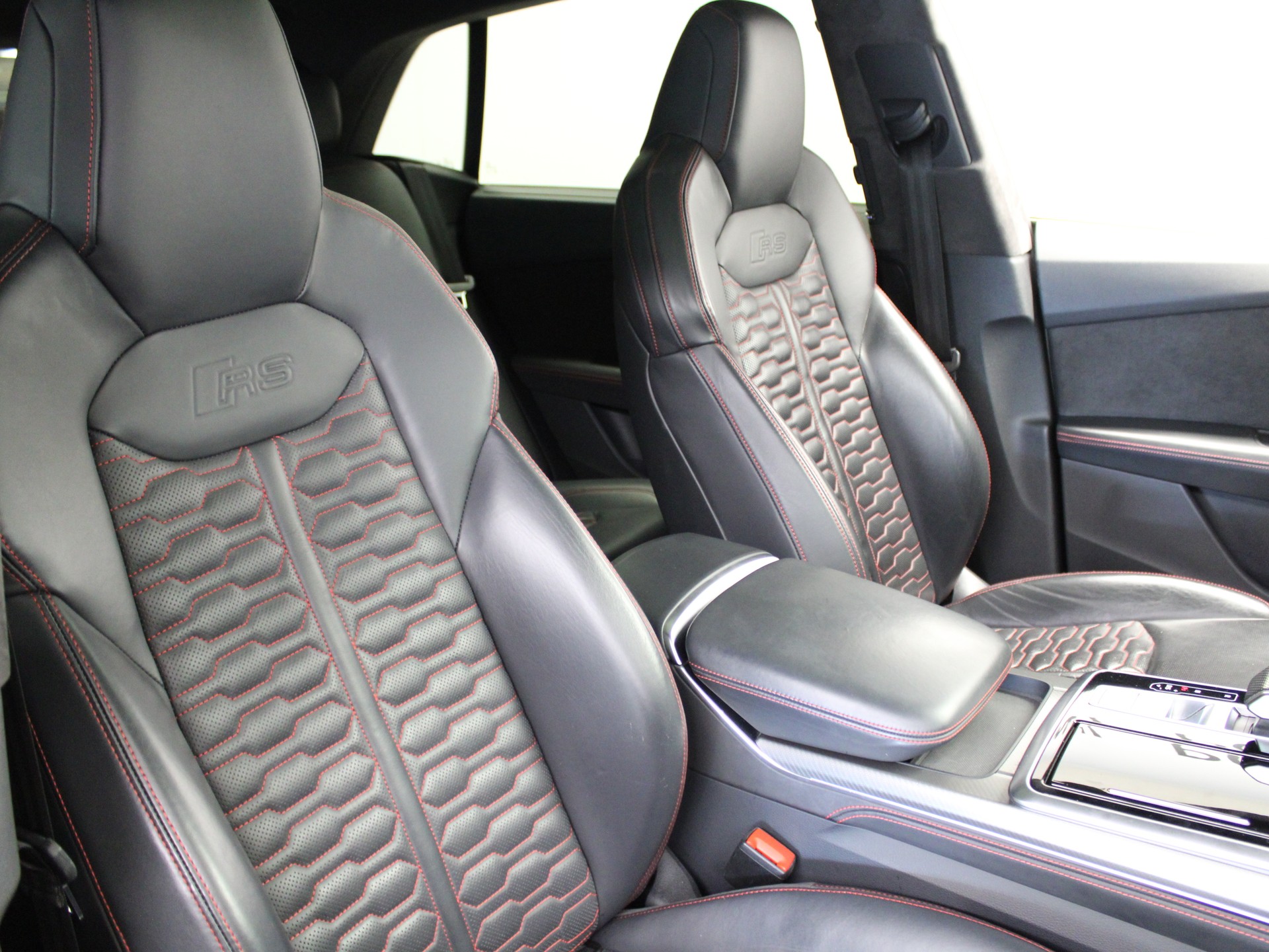 AUDI RSQ8 quattro tiptronic-image-5