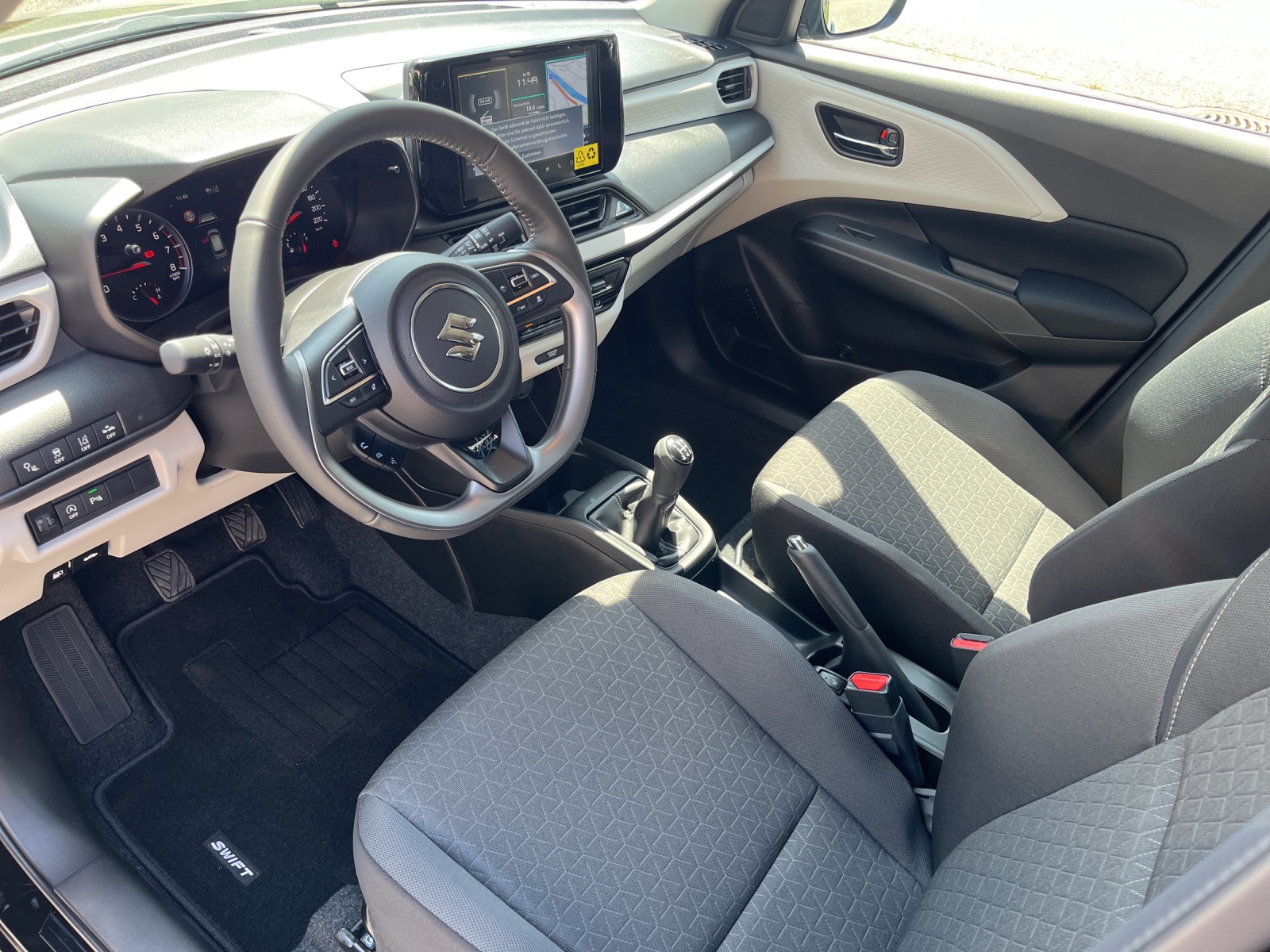 SUZUKI Swift 1.2 Sakura Hybrid 4x4-image-8