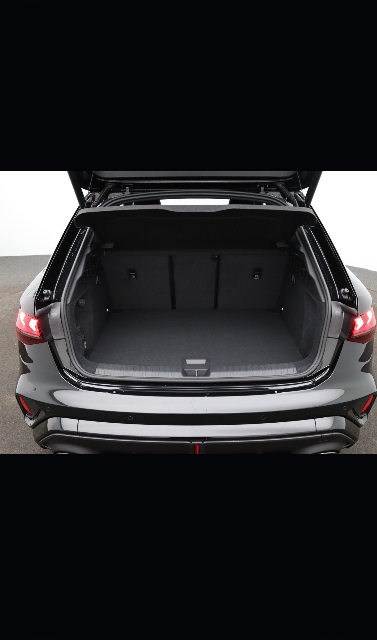 AUDI RS3 Sportback 2.5 TSI quattro S-tronic-image-12
