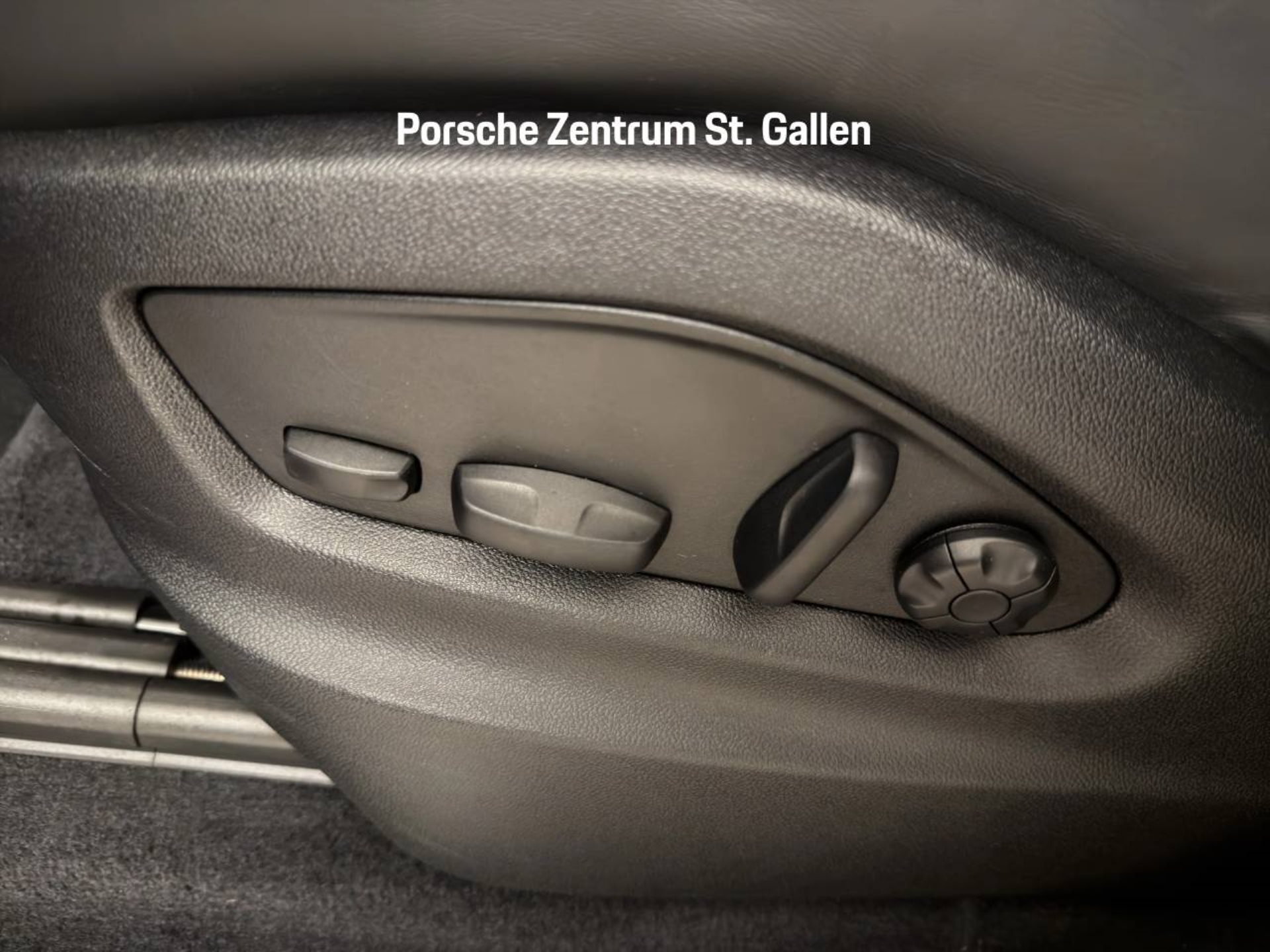 PORSCHE Cayenne S-image-21