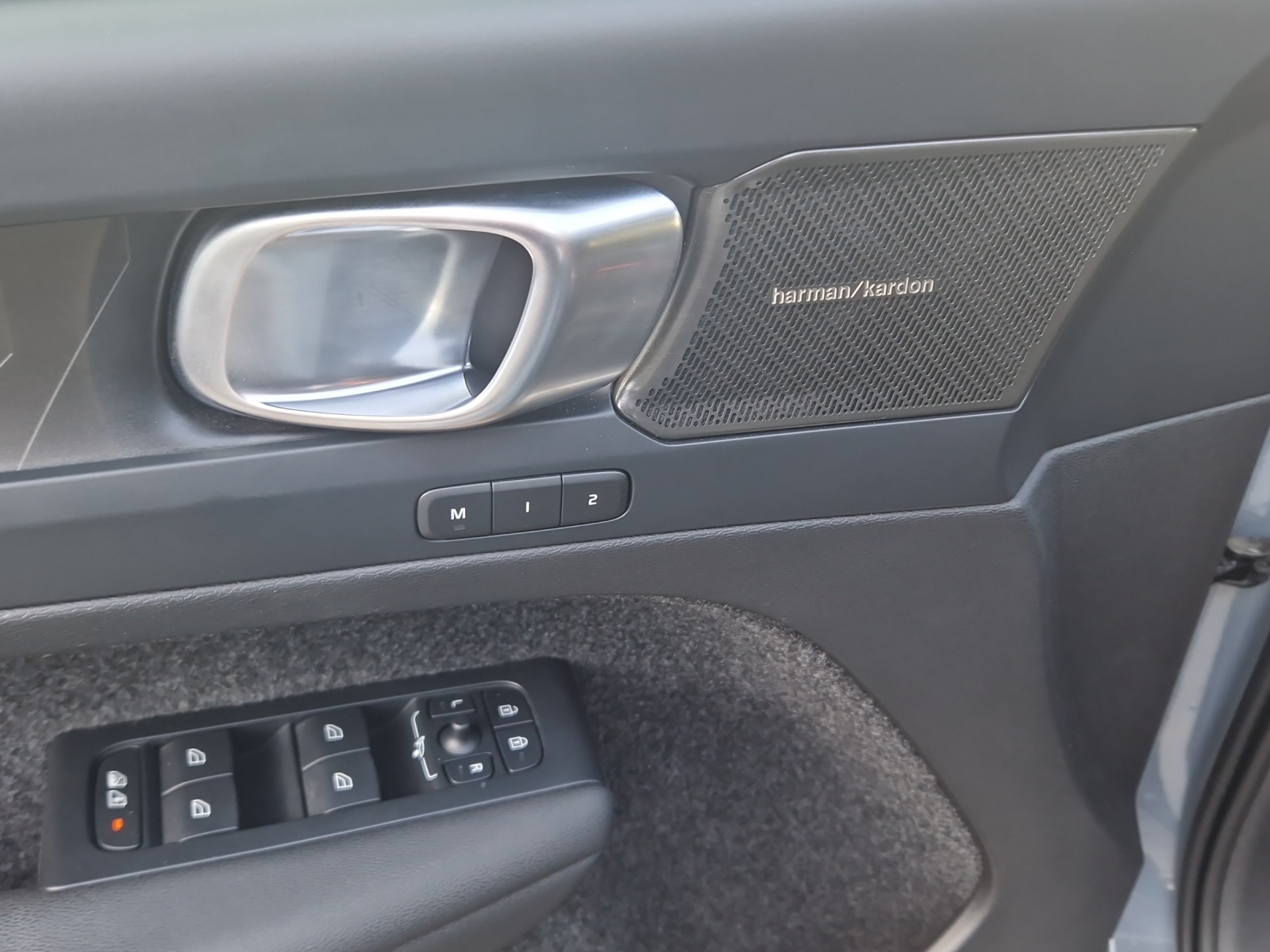VOLVO C40 P8 Twin Recharge Ultimate AWD-image-10