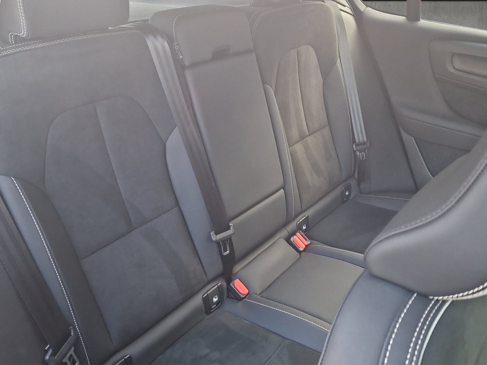 VOLVO C40 P8 Twin Recharge Ultimate AWD-image-1