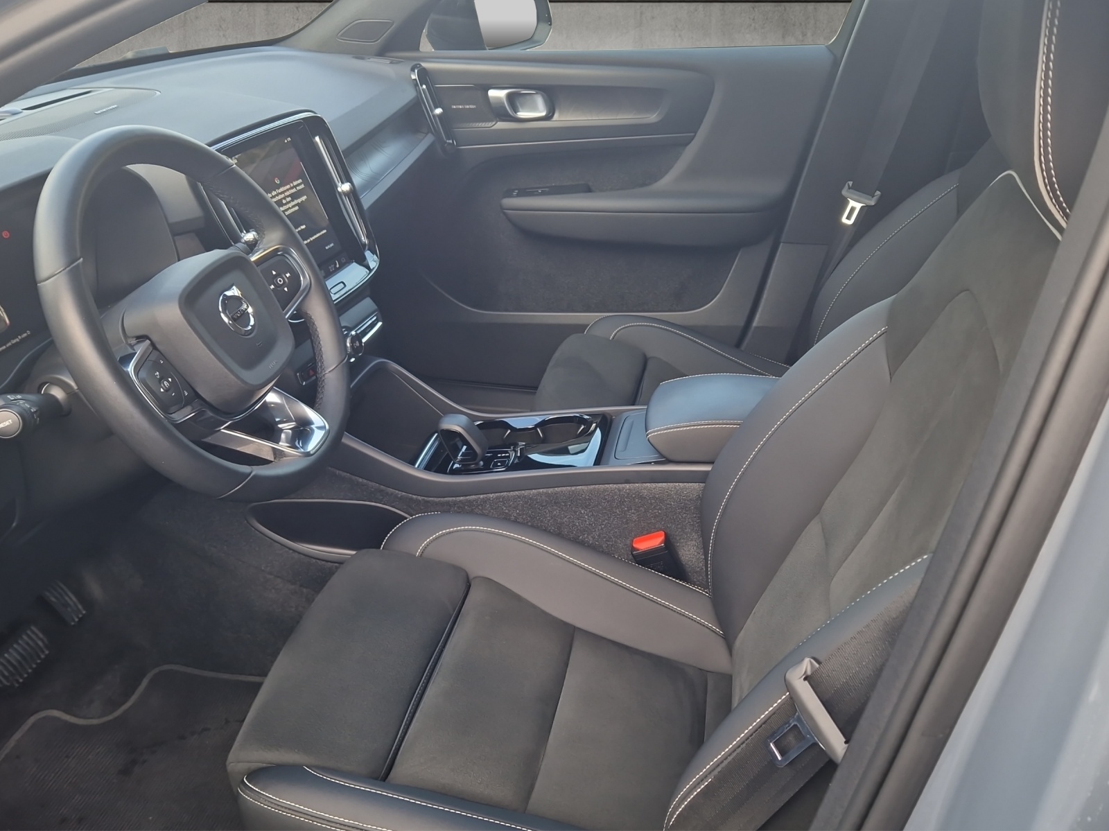 VOLVO C40 P8 Twin Recharge Ultimate AWD-image-3