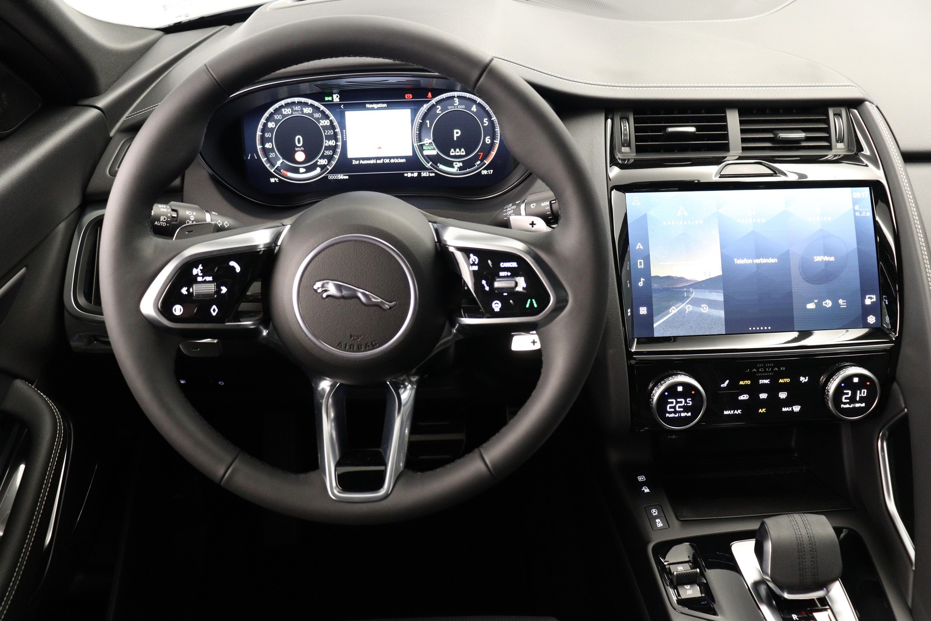 JAGUAR E-Pace 1.5 T 270e R-Dynamic SE AWD-image-4
