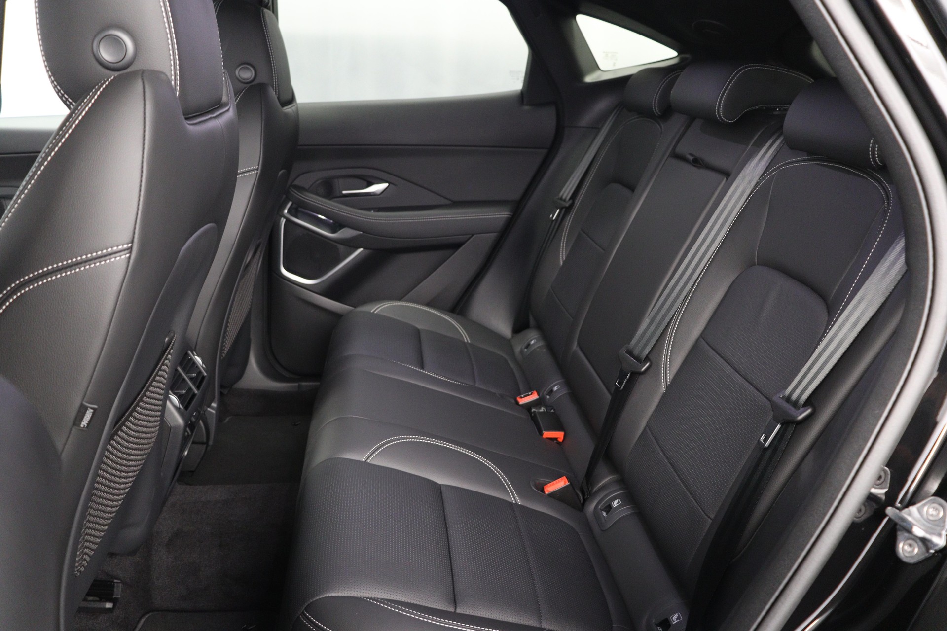 JAGUAR E-Pace 1.5 T 270e R-Dynamic SE AWD-image-8