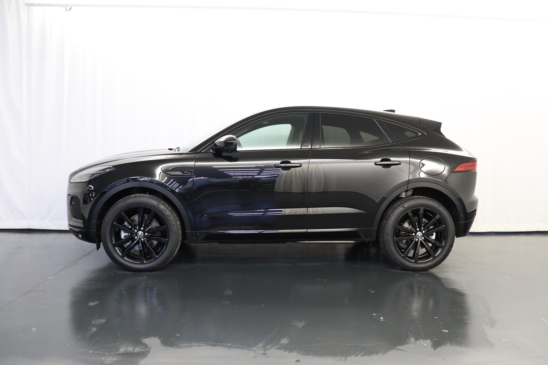 JAGUAR E-Pace 1.5 T 270e R-Dynamic SE AWD-image-3