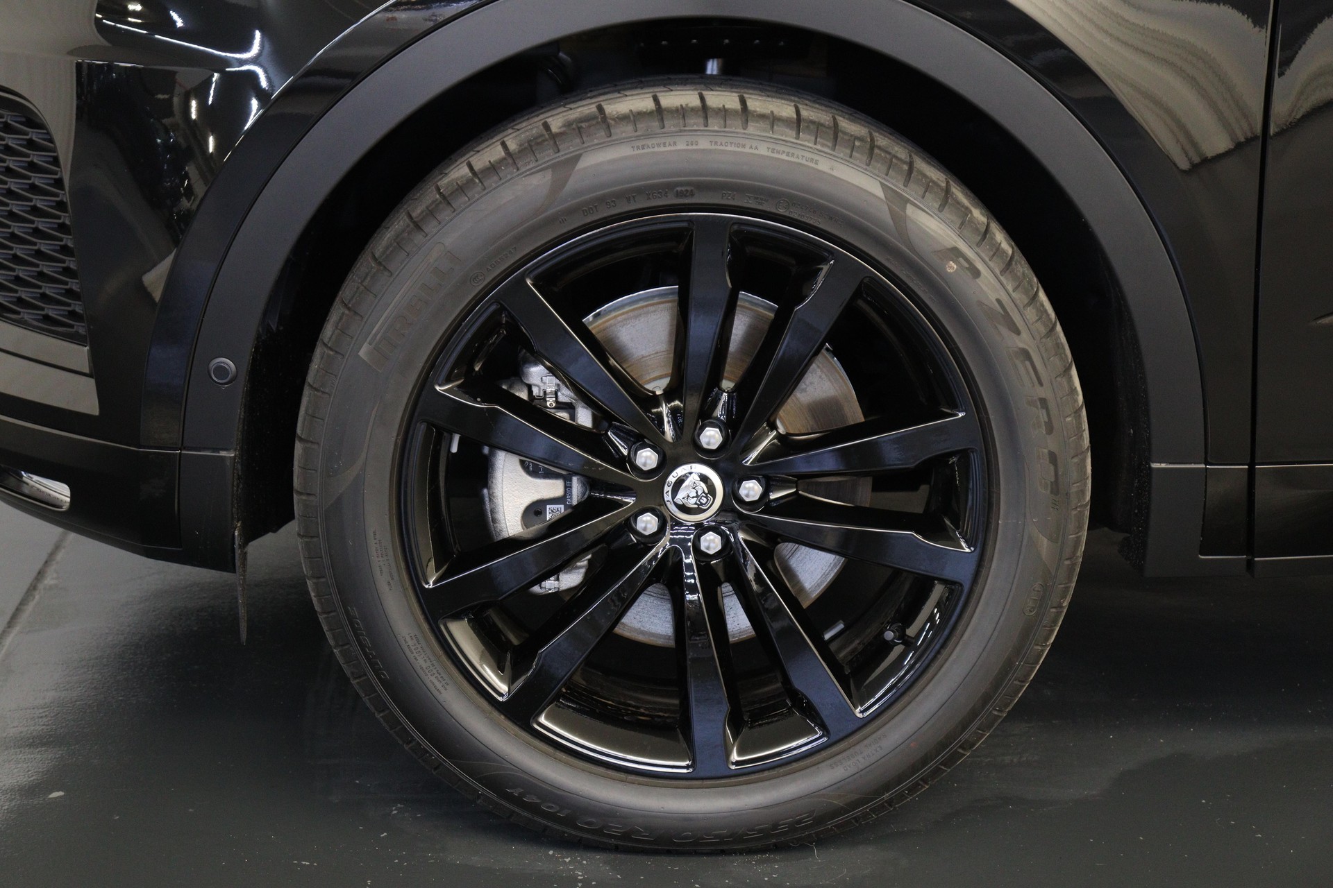 JAGUAR E-Pace 1.5 T 270e R-Dynamic SE AWD-image-14