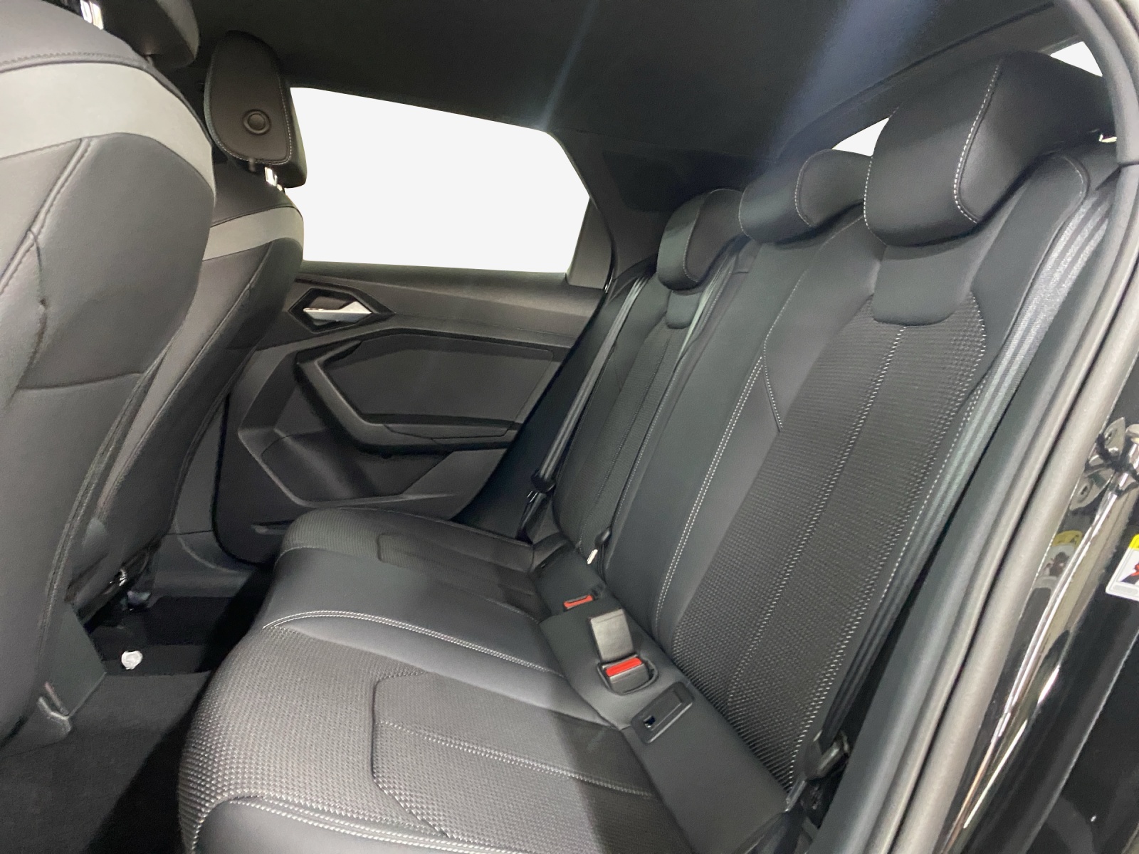 AUDI A1 Sportback 40 TFSI S Line S-tronic-image-11