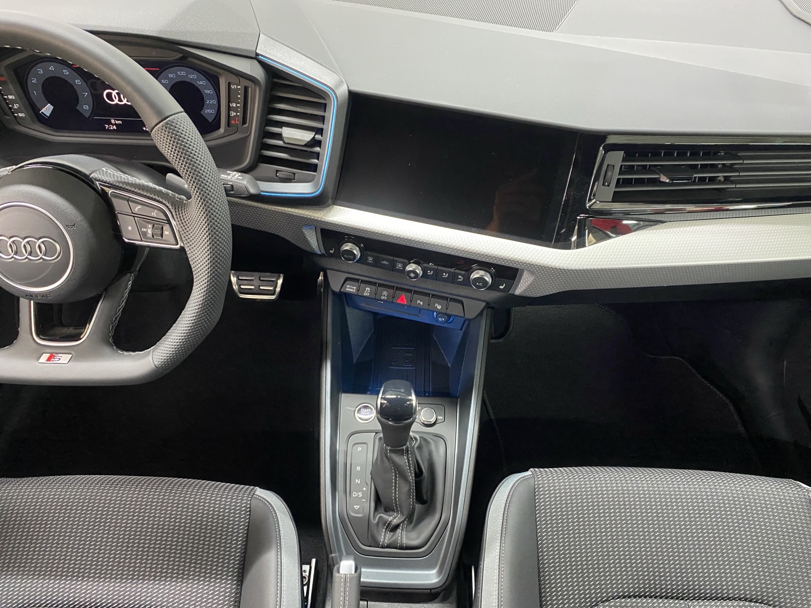 AUDI A1 Sportback 40 TFSI S Line S-tronic-image-8